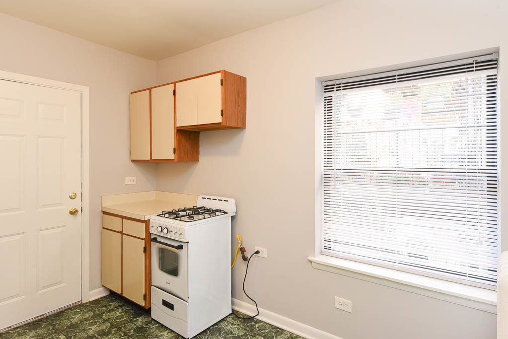 5744 N Winthrop Avenue 205 Property Photo 4
