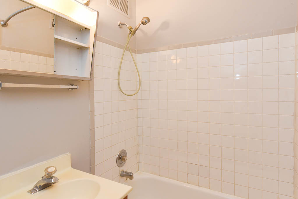 5744 N Winthrop Avenue 205 Property Photo 13