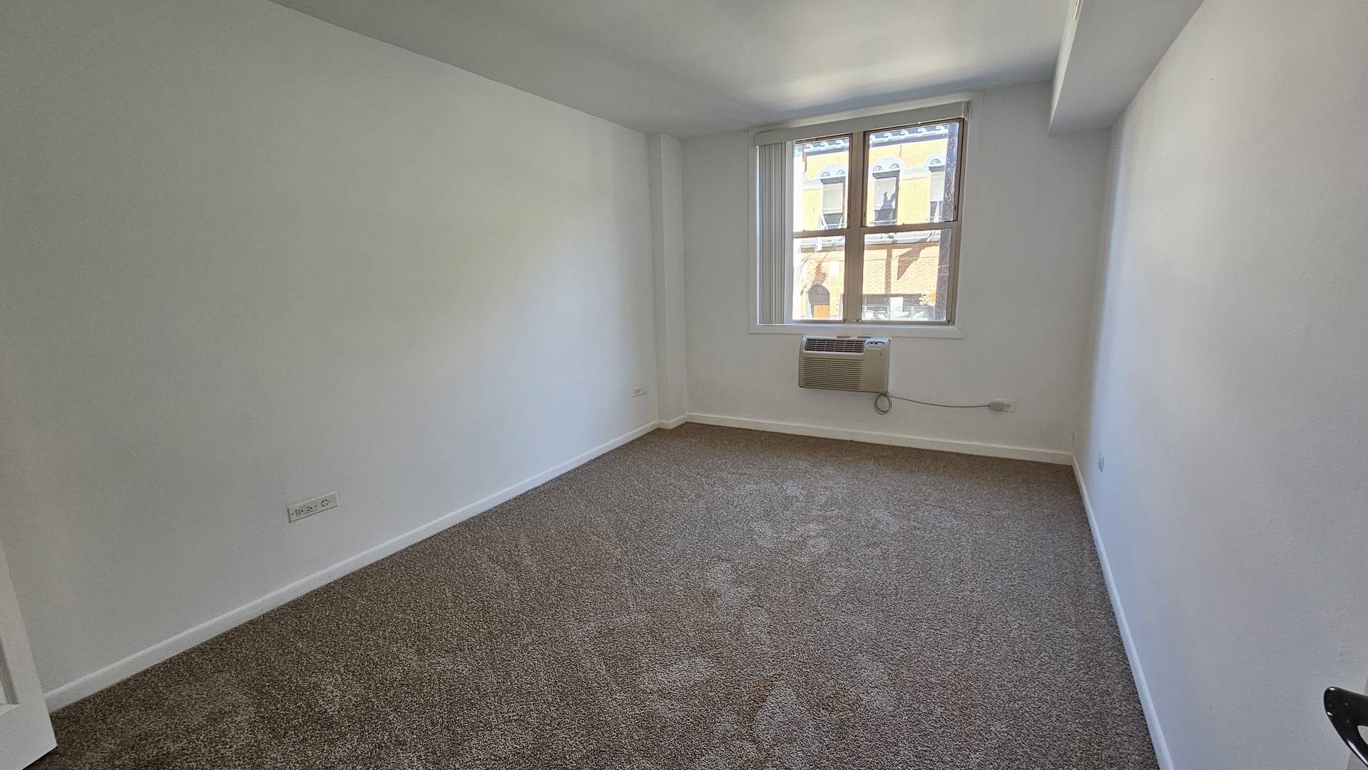 2250 N Lincoln Avenue 201 Property Photo 6