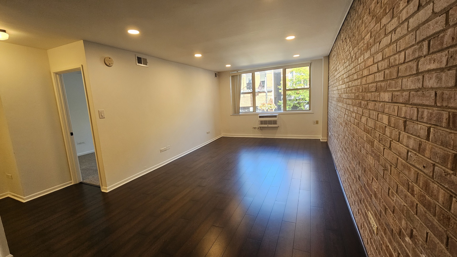 2250 N Lincoln Avenue 201 Property Photo 8