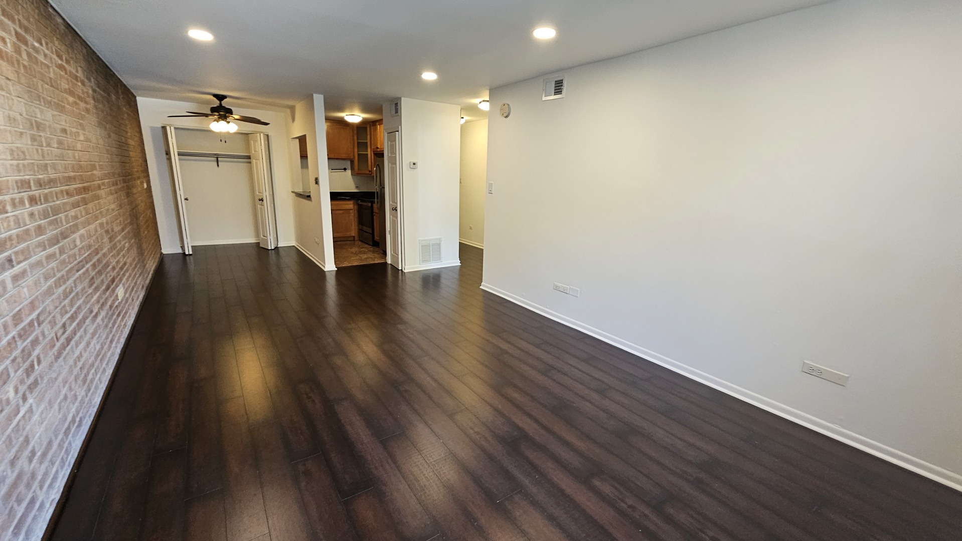 2250 N Lincoln Avenue 201 Property Photo 10