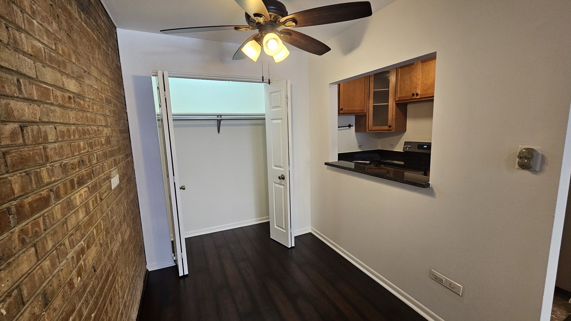 2250 N Lincoln Avenue 201 Property Photo 13