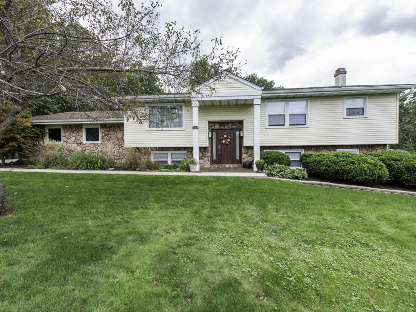 38970 N Northwoods Drive Property Photo 1
