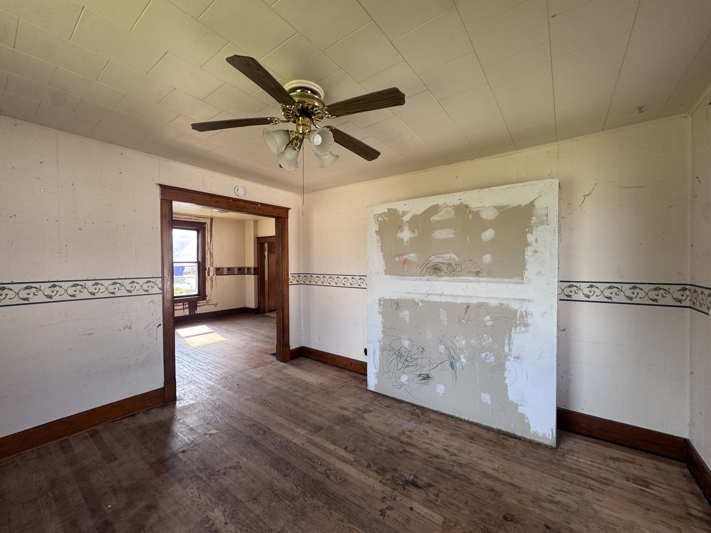 837 Rockwell Street Property Photo 5