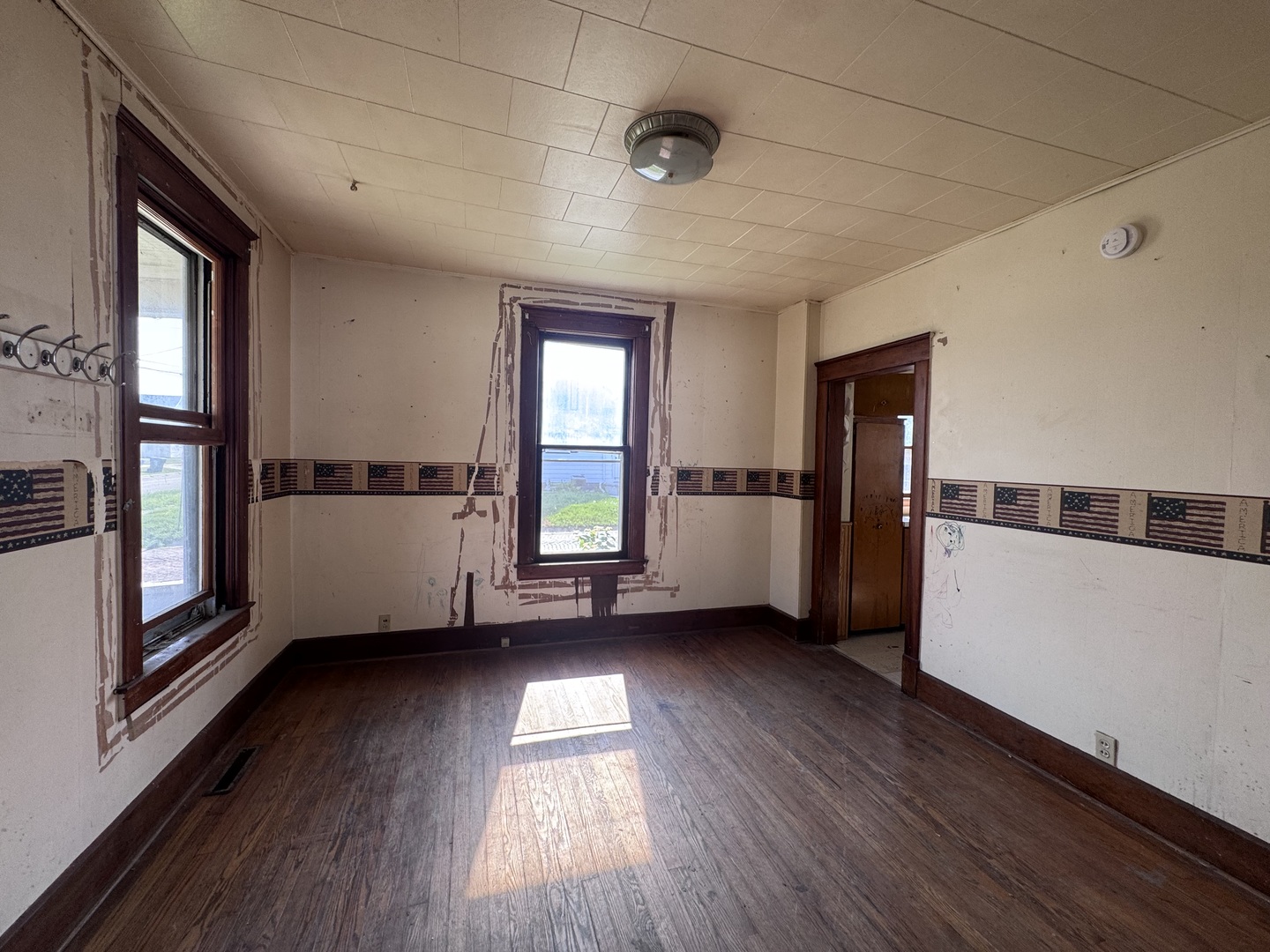 837 Rockwell Street Property Photo 6