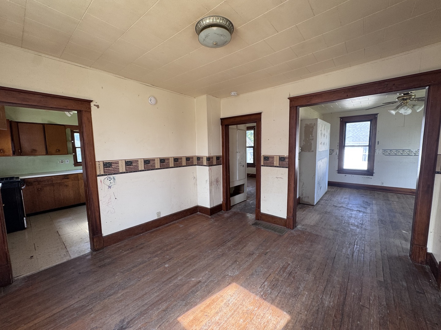 837 Rockwell Street Property Photo 7