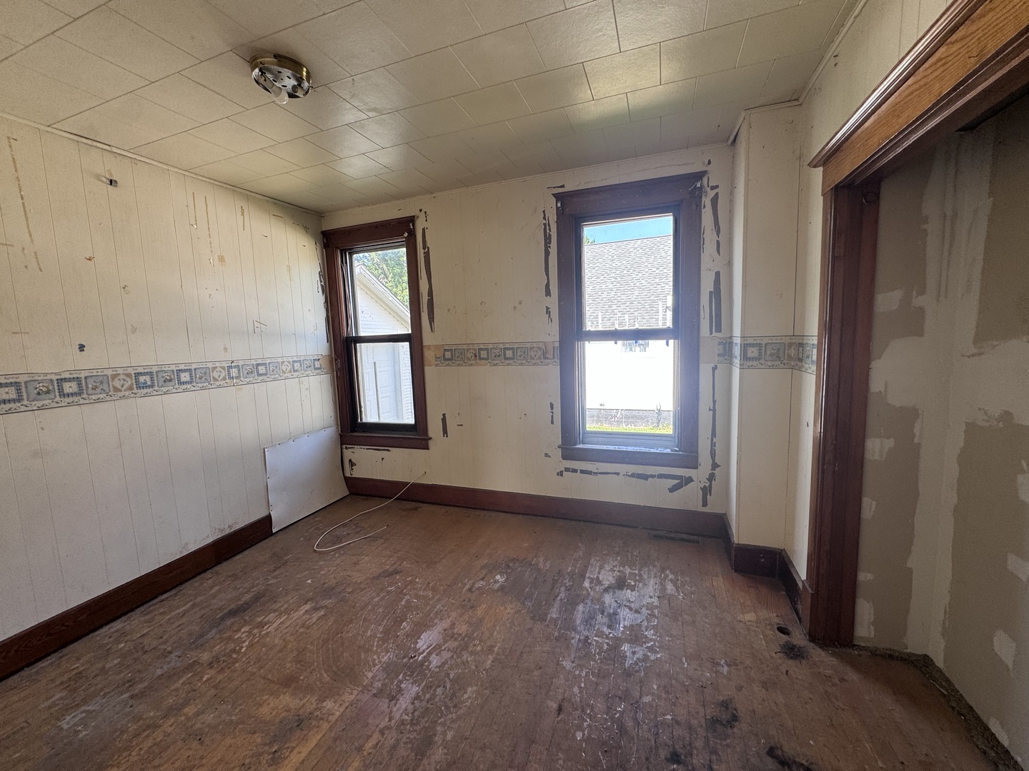 837 Rockwell Street Property Photo 8