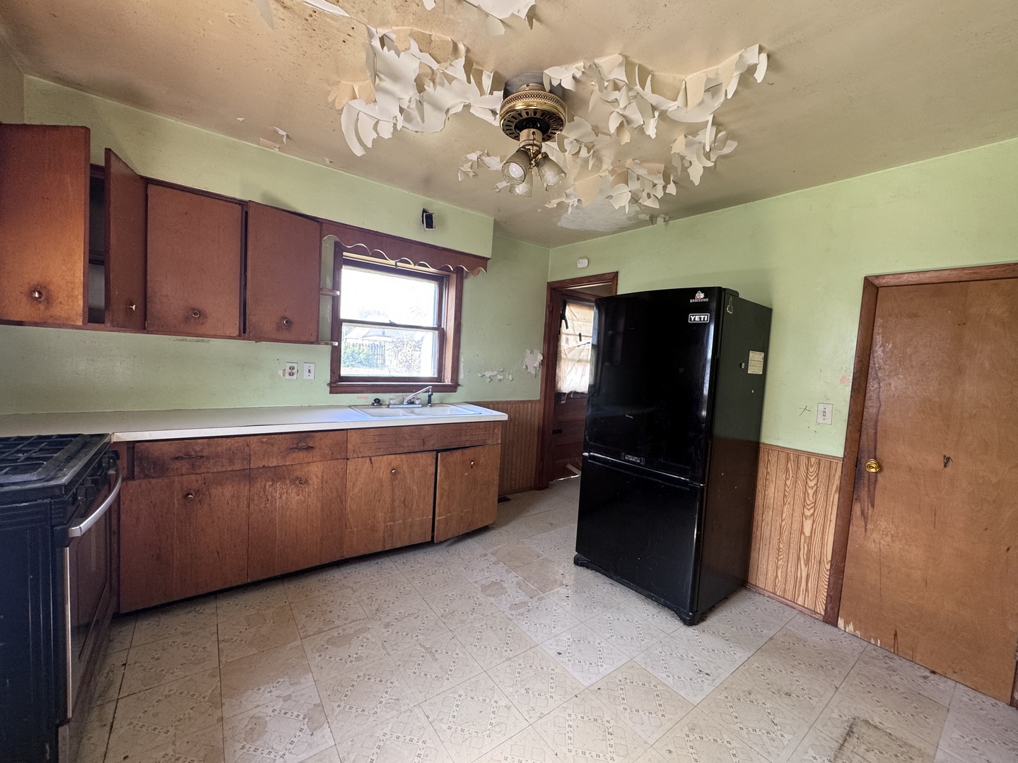 837 Rockwell Street Property Photo 10