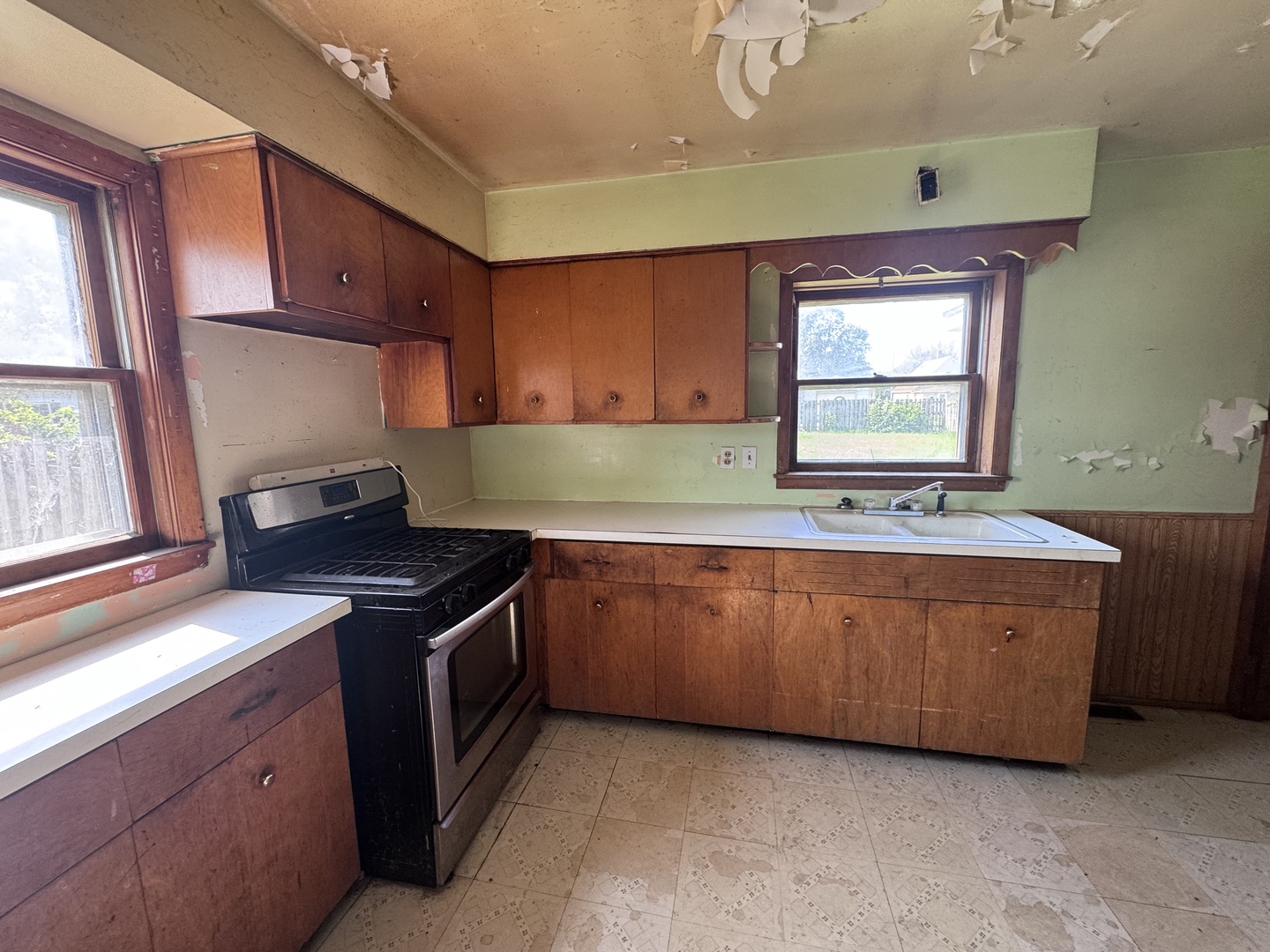 837 Rockwell Street Property Photo 11