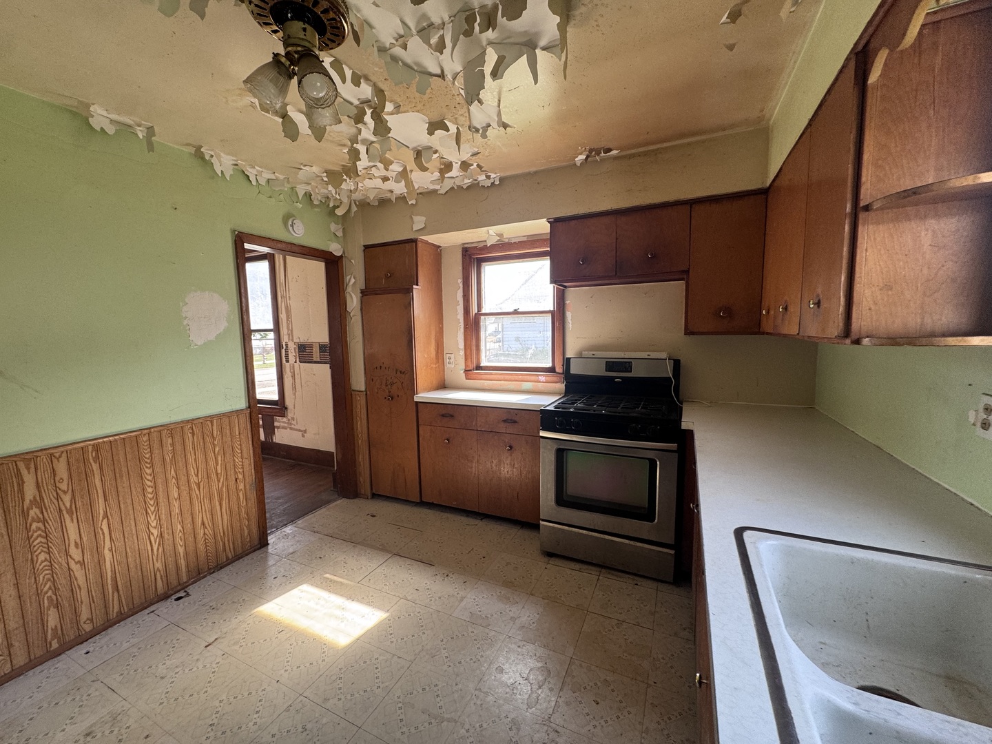 837 Rockwell Street Property Photo 12