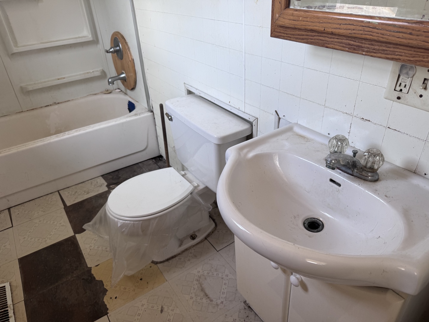 837 Rockwell Street Property Photo 13