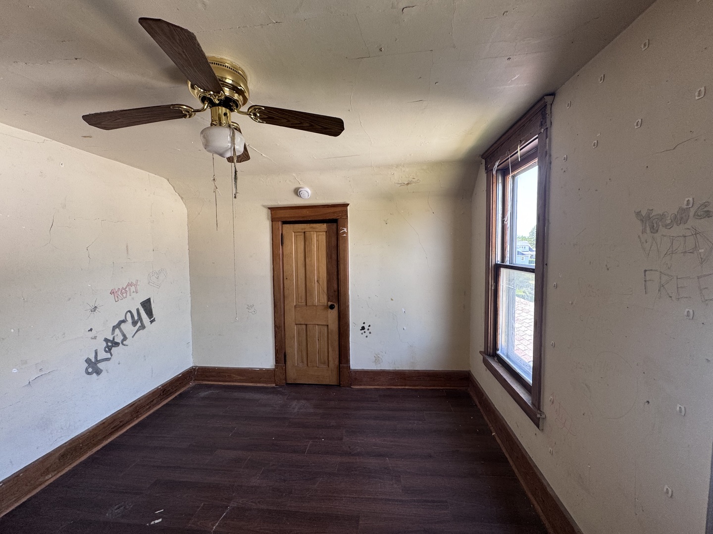 837 Rockwell Street Property Photo 15