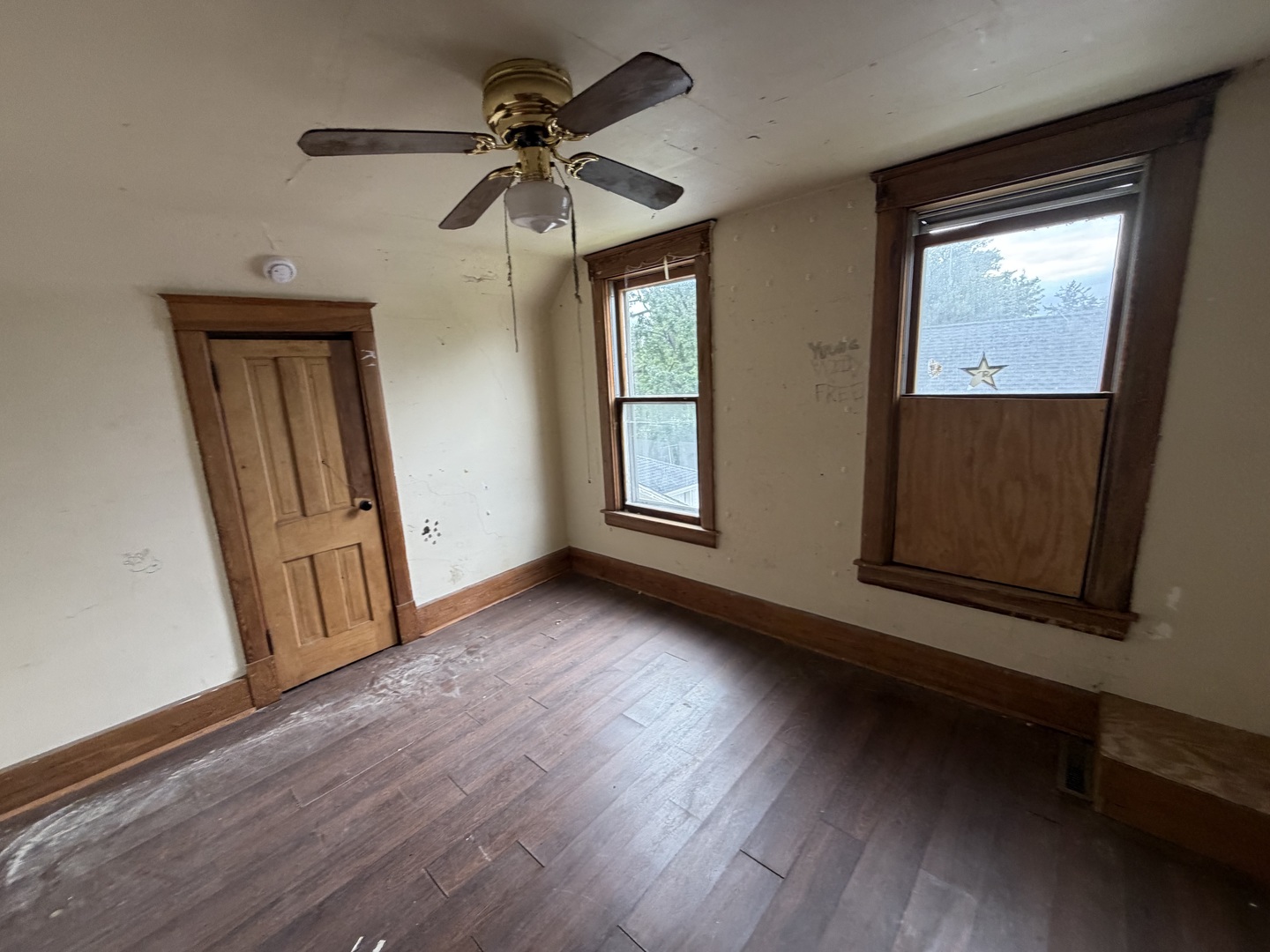 837 Rockwell Street Property Photo 17