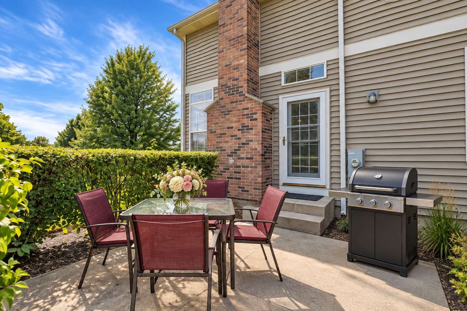 1121 Loganbury Court Property Photo 4