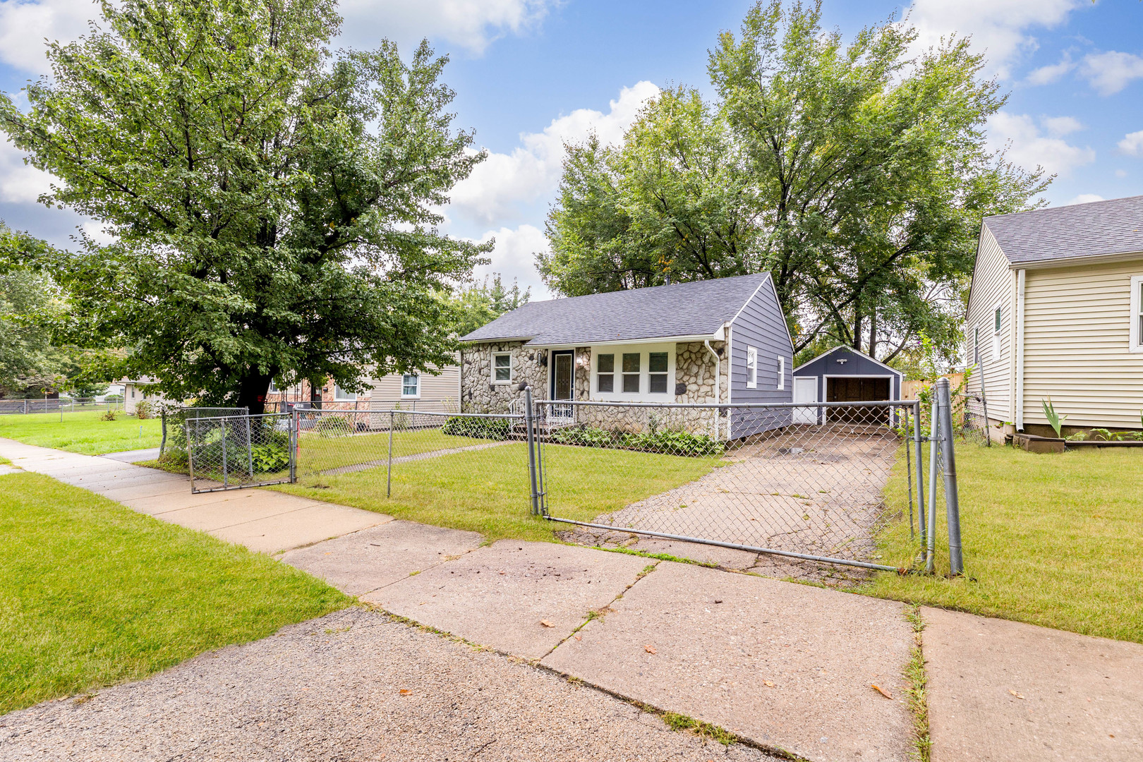 1135 E Galena Boulevard Property Photo 18
