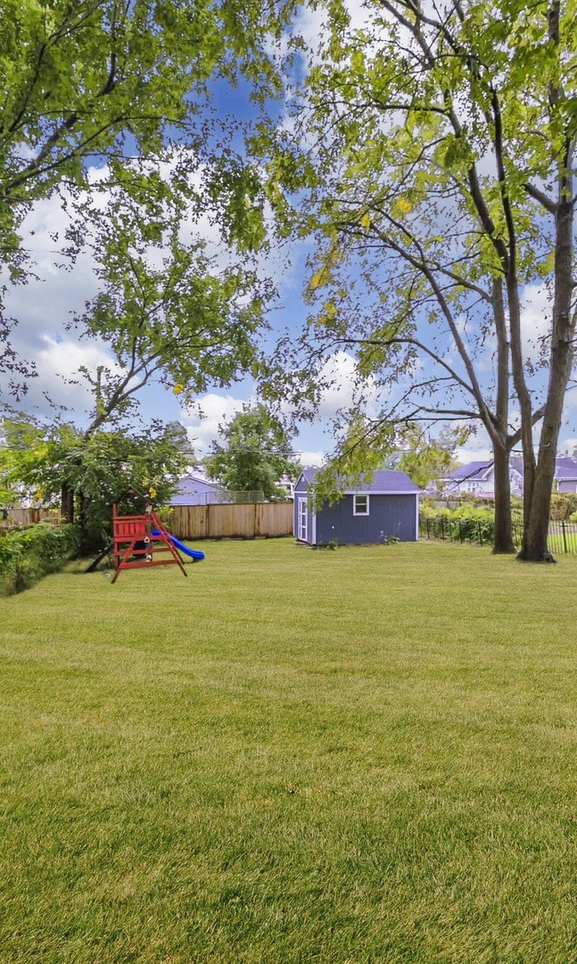 1135 E Galena Boulevard Property Photo 20