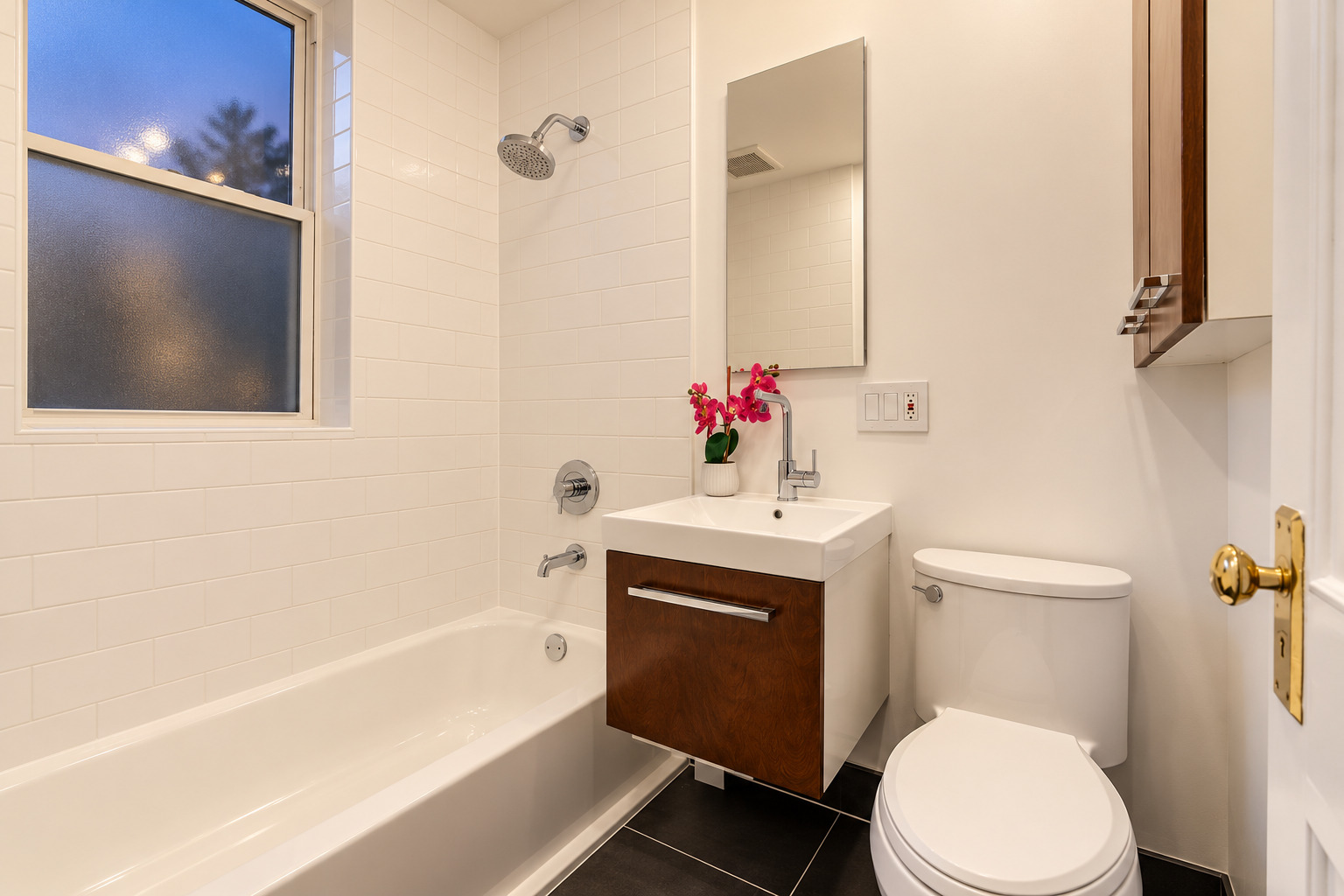 6454 N Bosworth Avenue 2a Property Photo 11