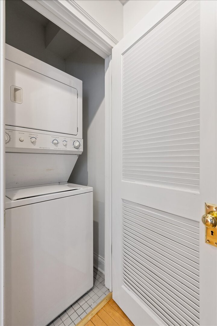 6454 N Bosworth Avenue 2a Property Photo 14
