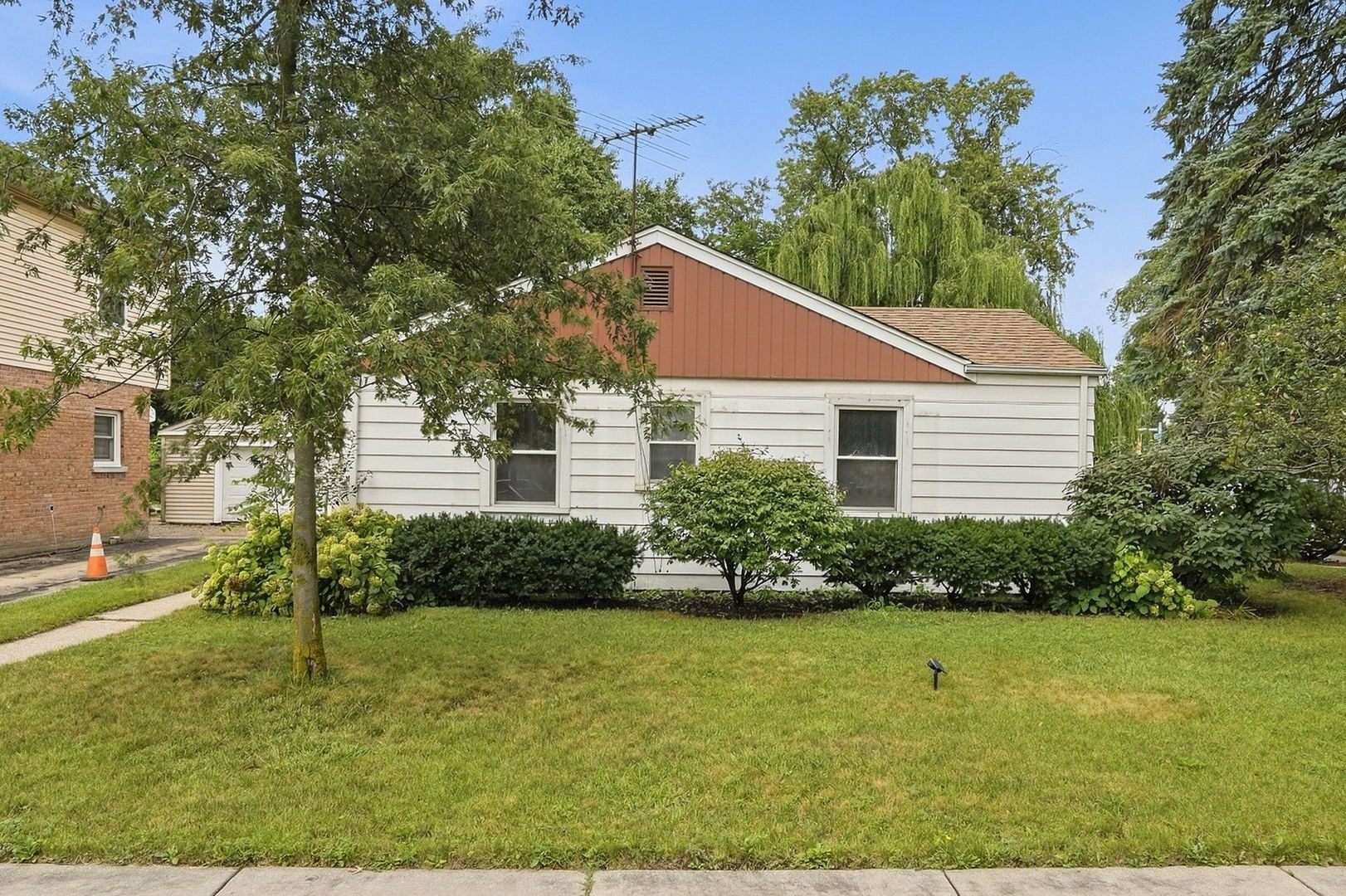 834 S Wolf Road Property Photo 3