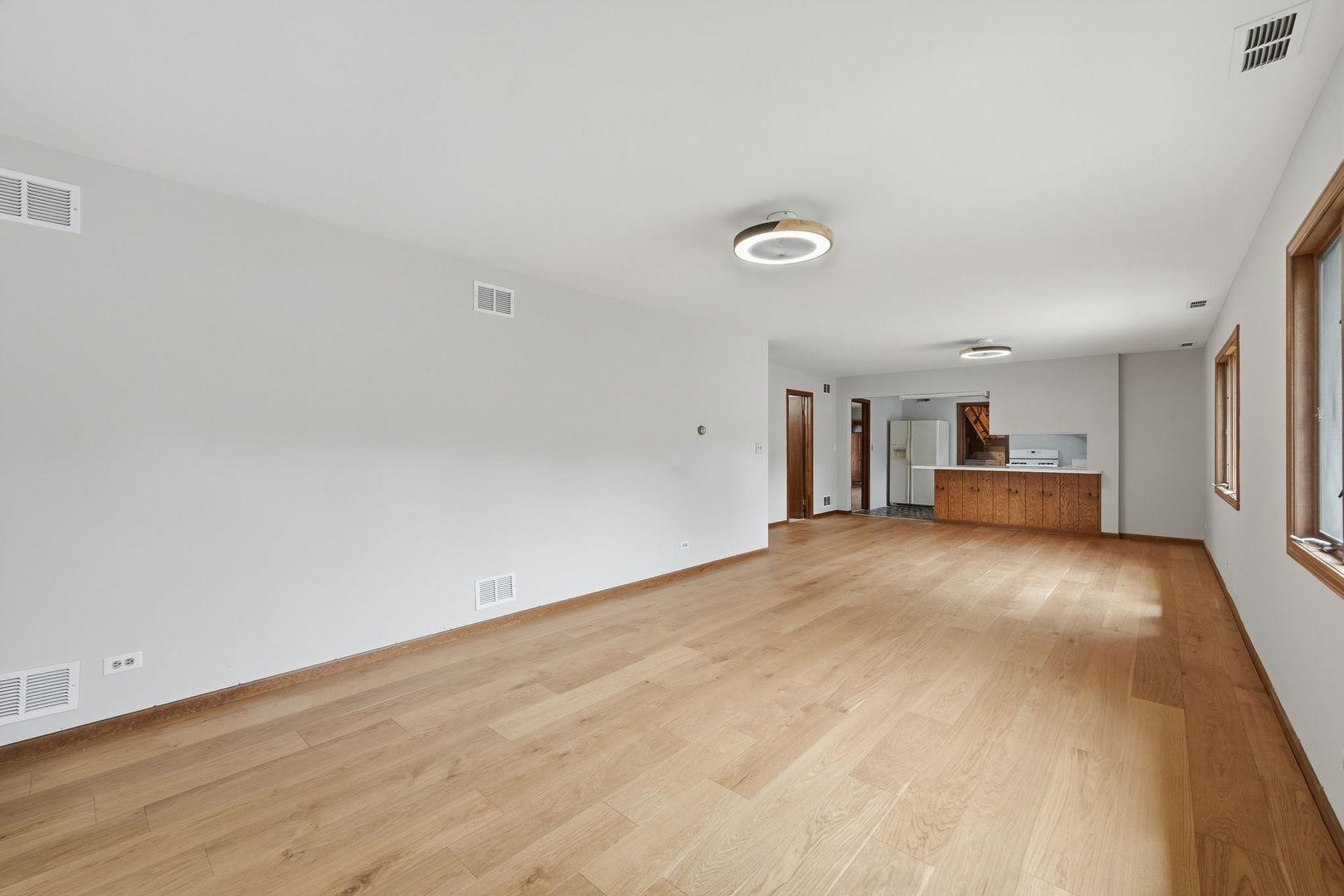 834 S Wolf Road Property Photo 10