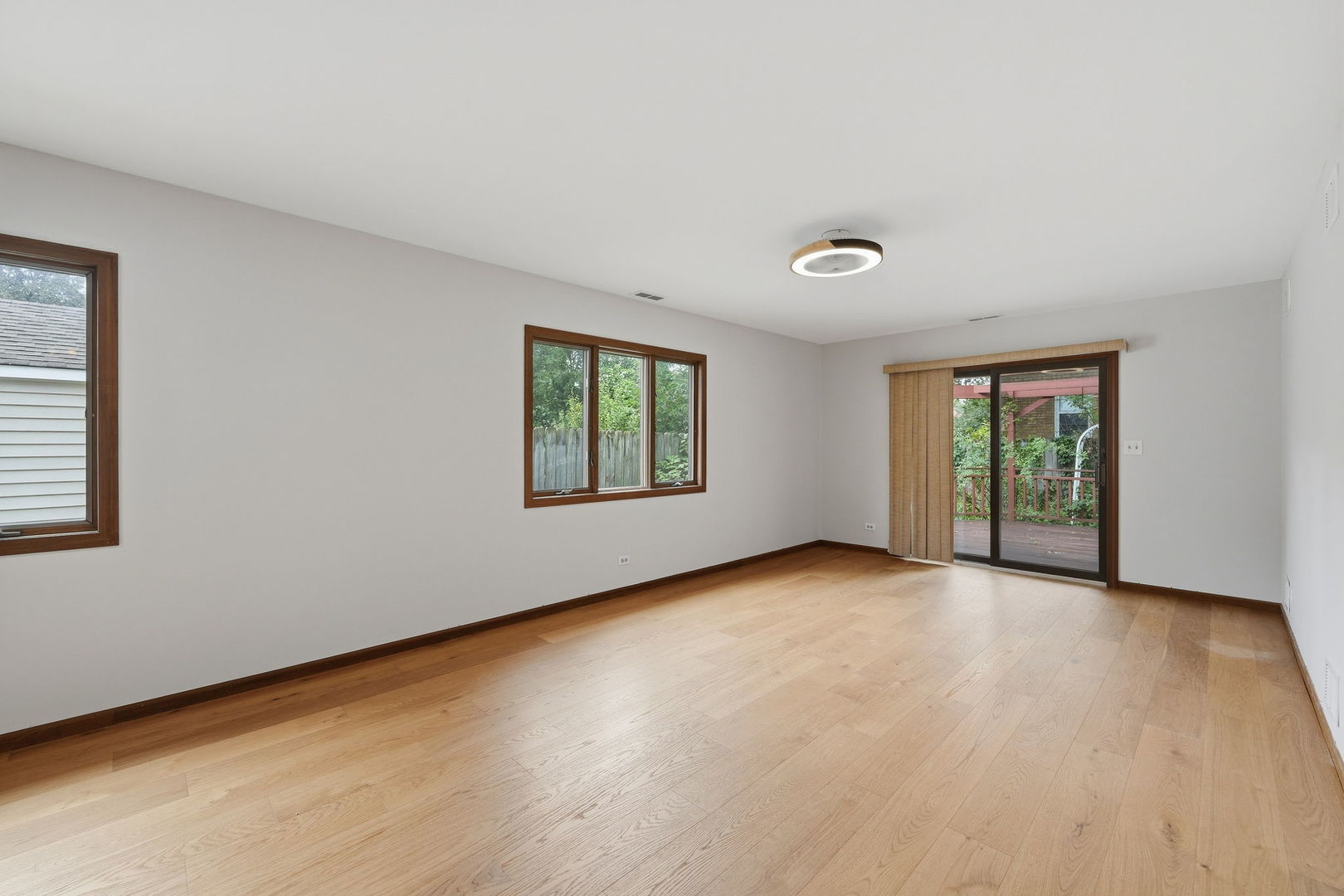 834 S Wolf Road Property Photo 11