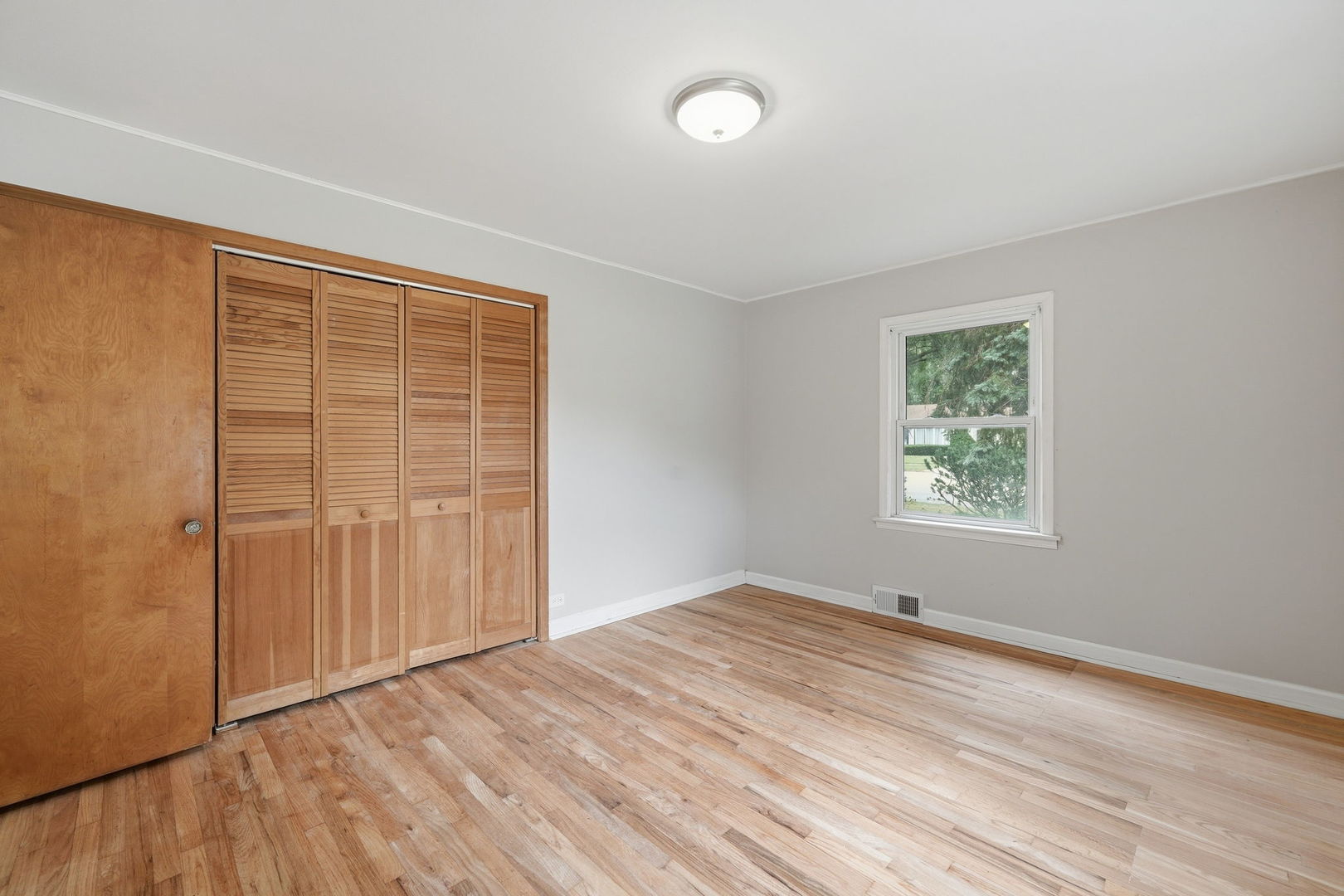 834 S Wolf Road Property Photo 16