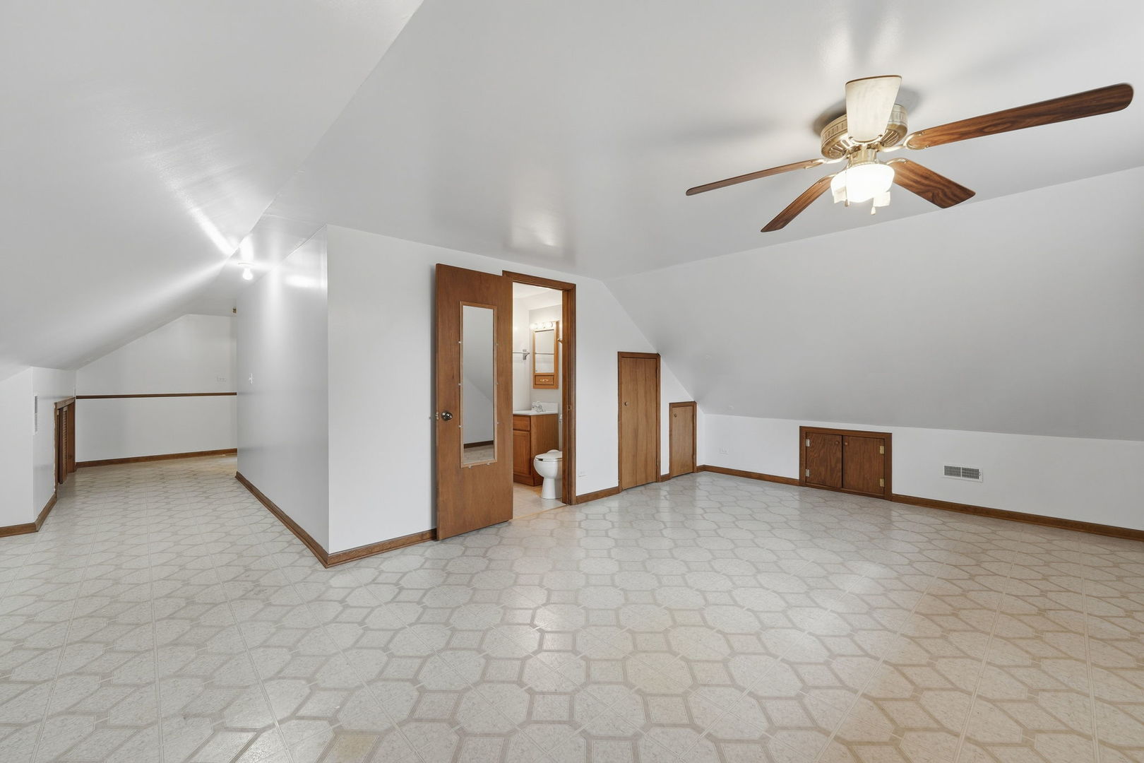 834 S Wolf Road Property Photo 27