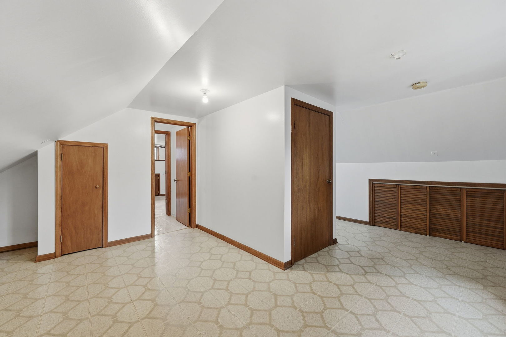 834 S Wolf Road Property Photo 28