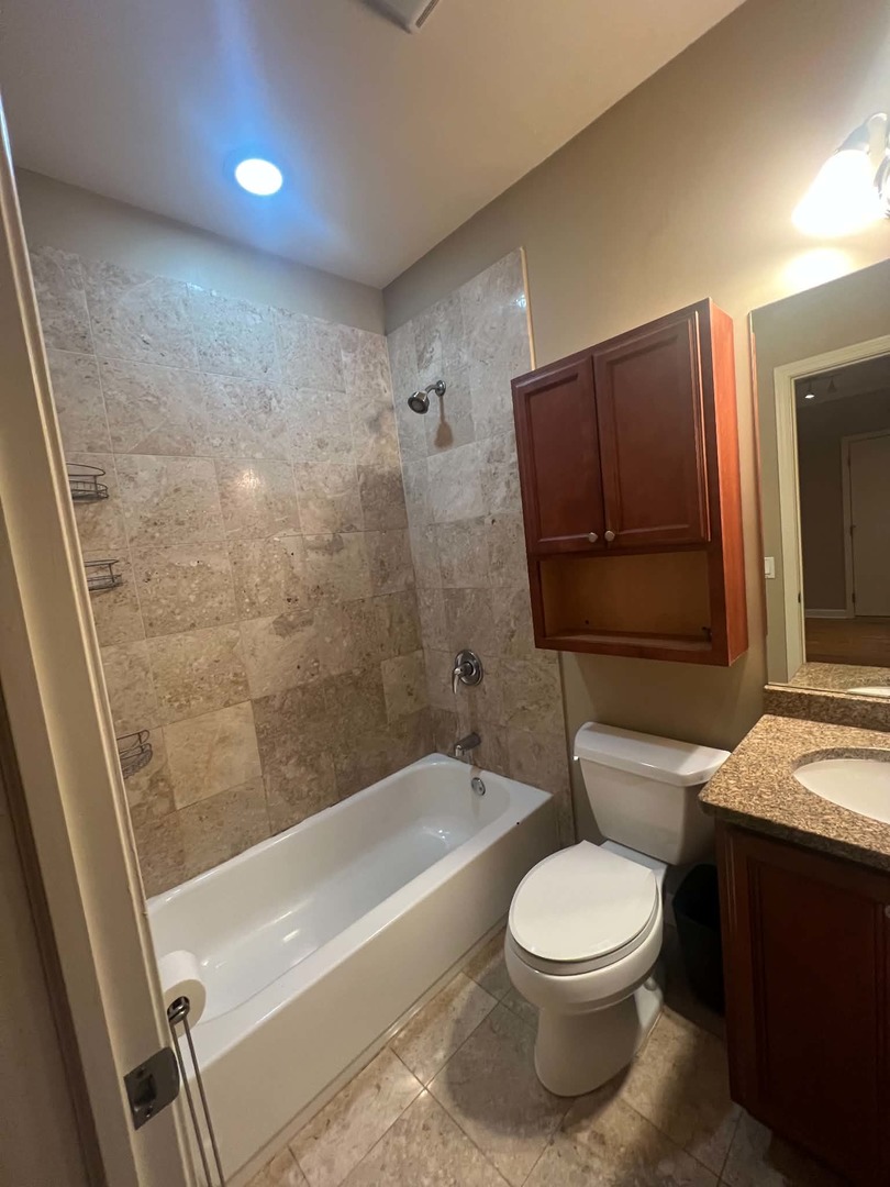3705 N Kenneth Avenue 113 Property Photo 13
