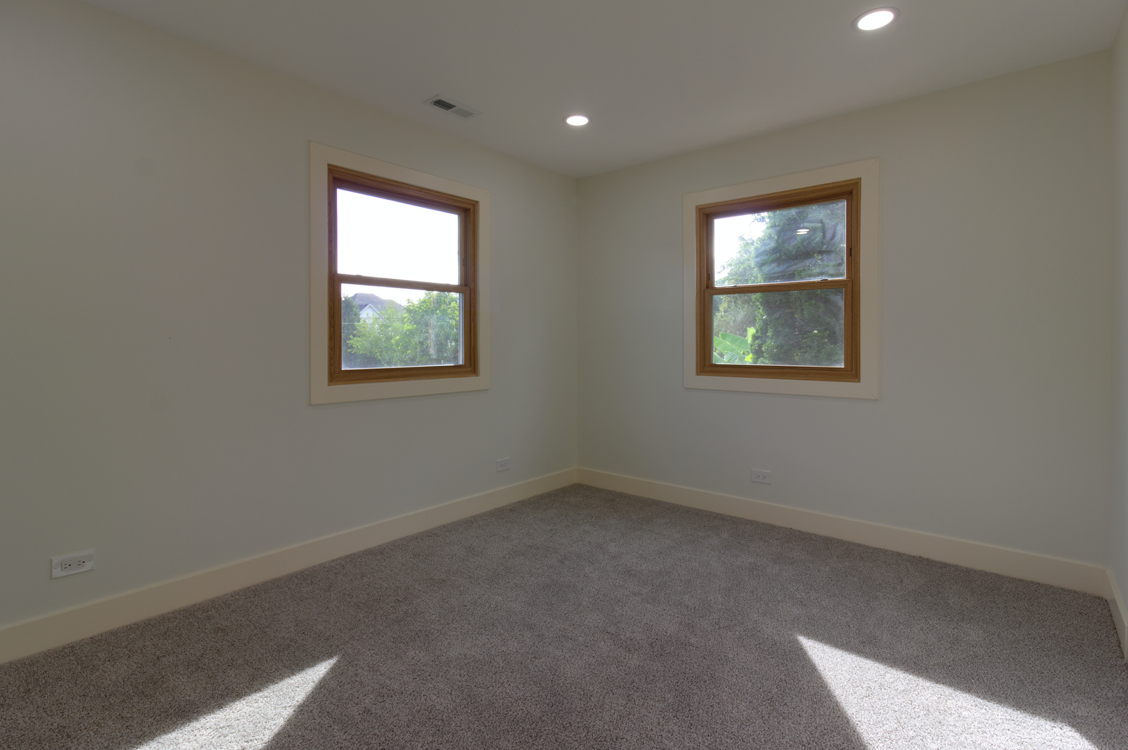 829 E Evergreen Street Property Photo 27