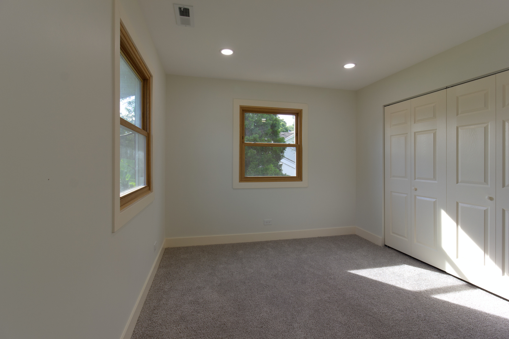 829 E Evergreen Street Property Photo 28