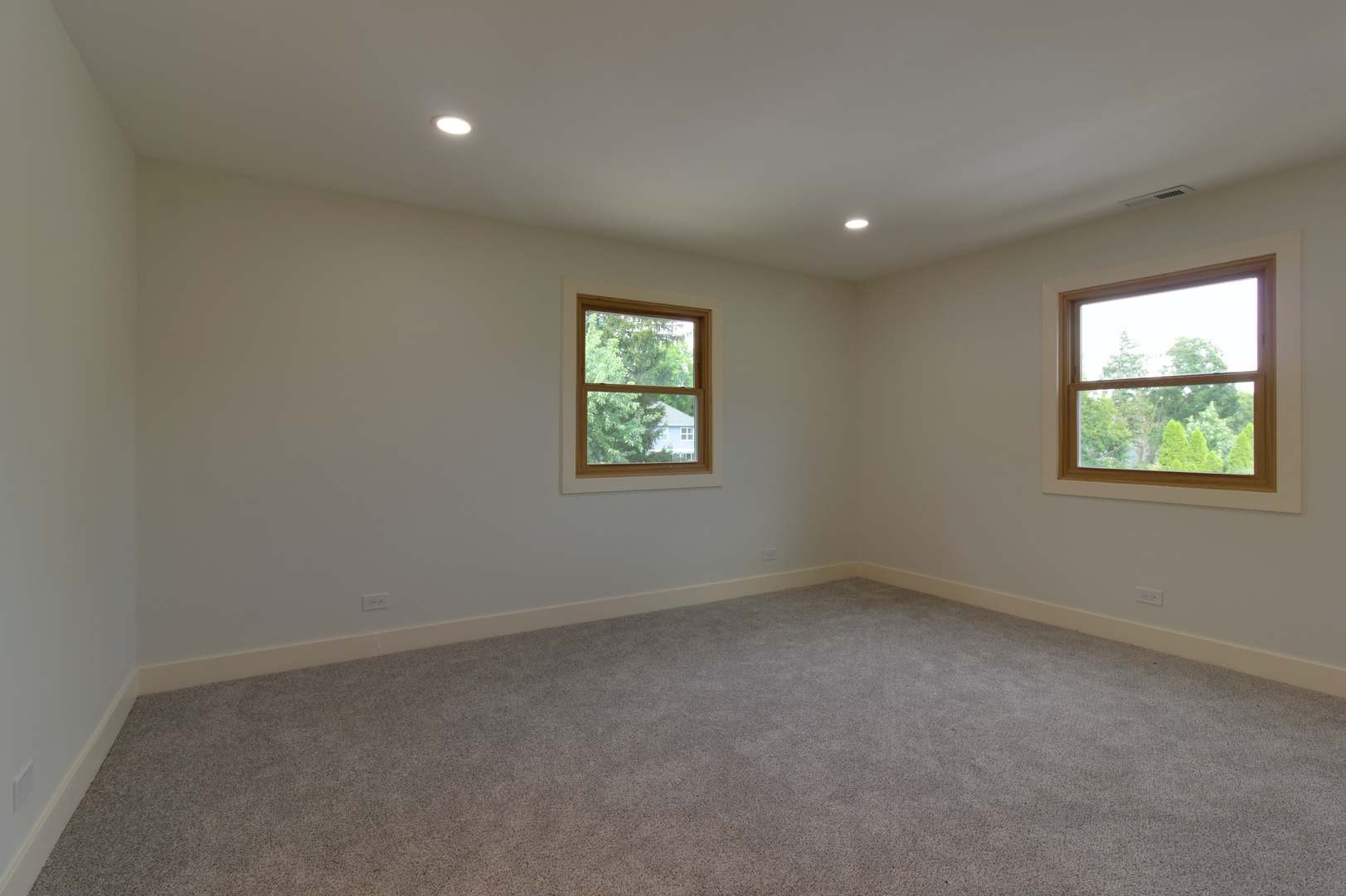 829 E Evergreen Street Property Photo 32