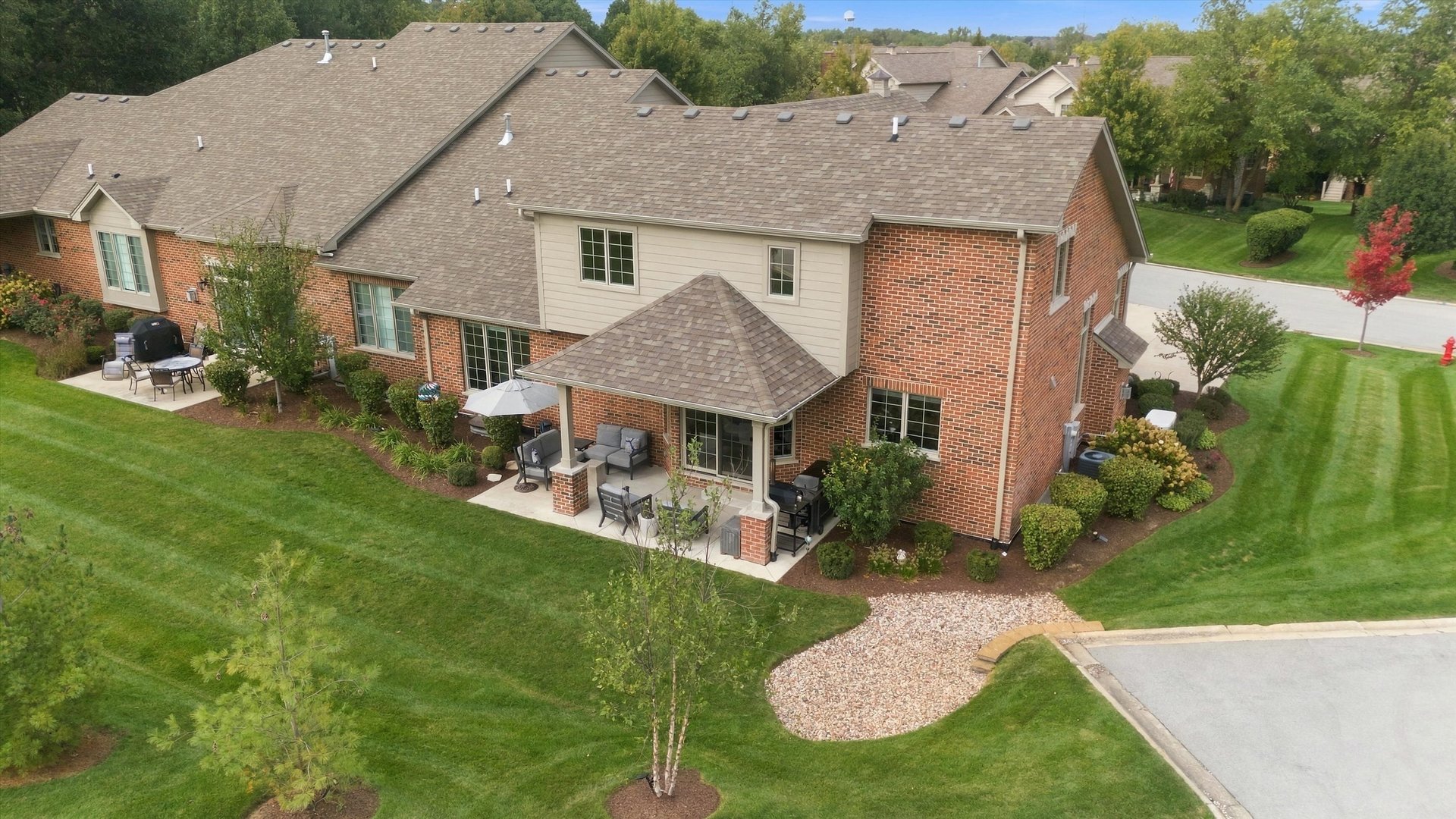 9243 Cloister Court Property Photo 8