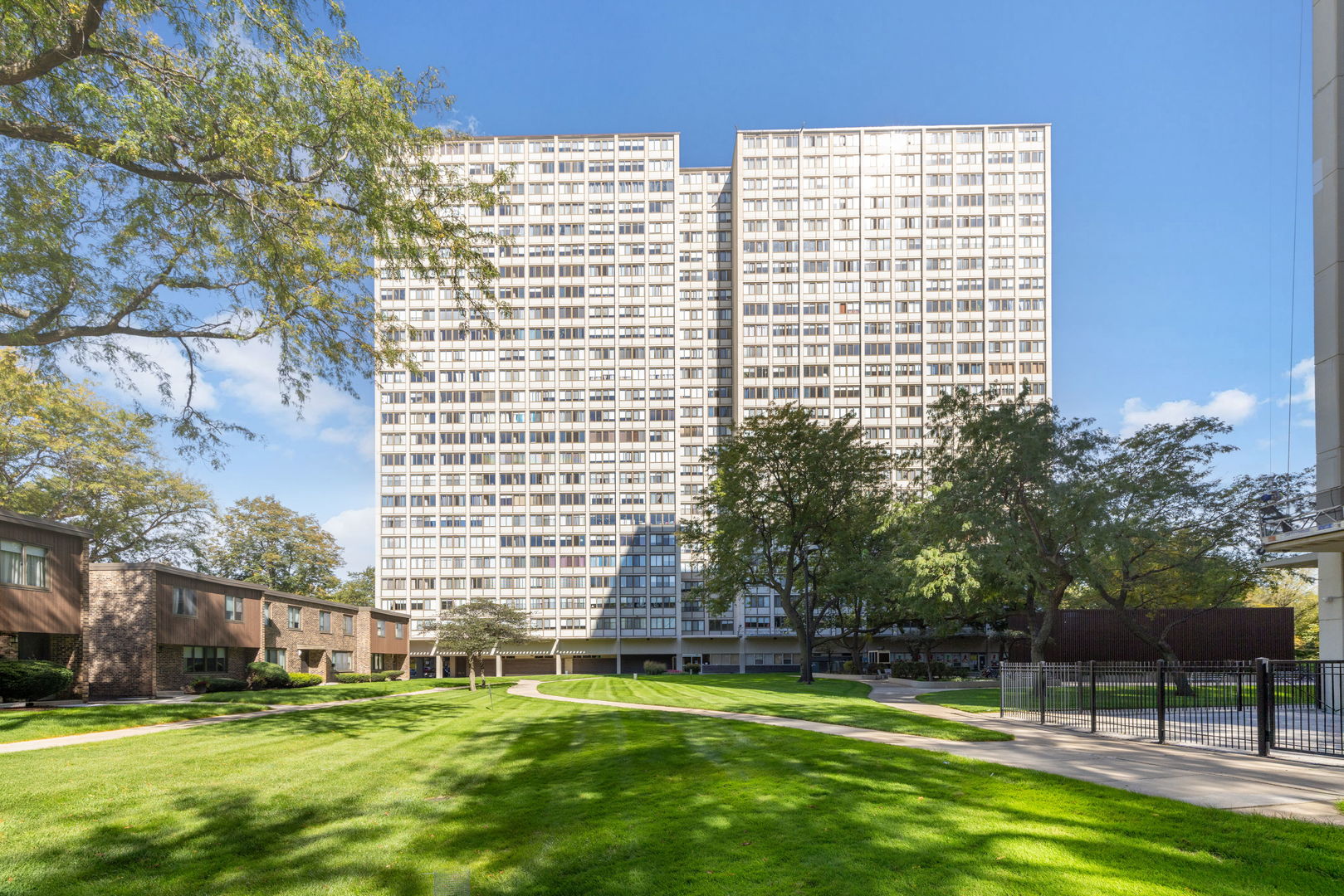4800 S Lake Park Avenue 2102 Property Photo 11