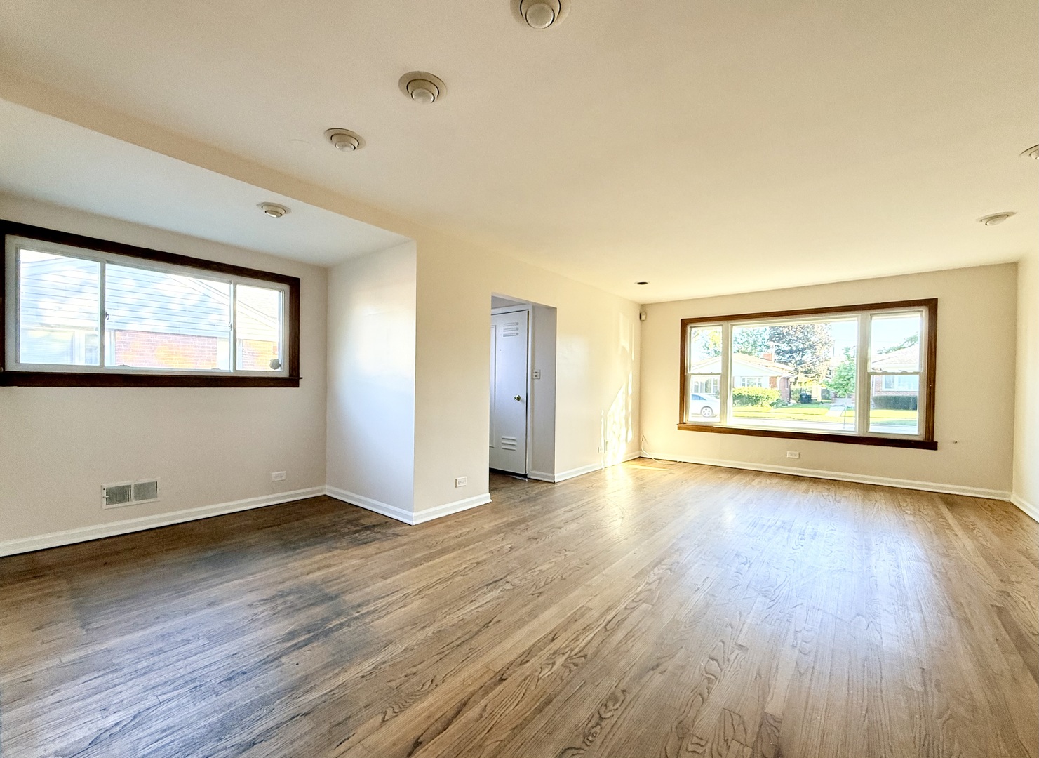 3814 W Sherwin Avenue Property Photo 11