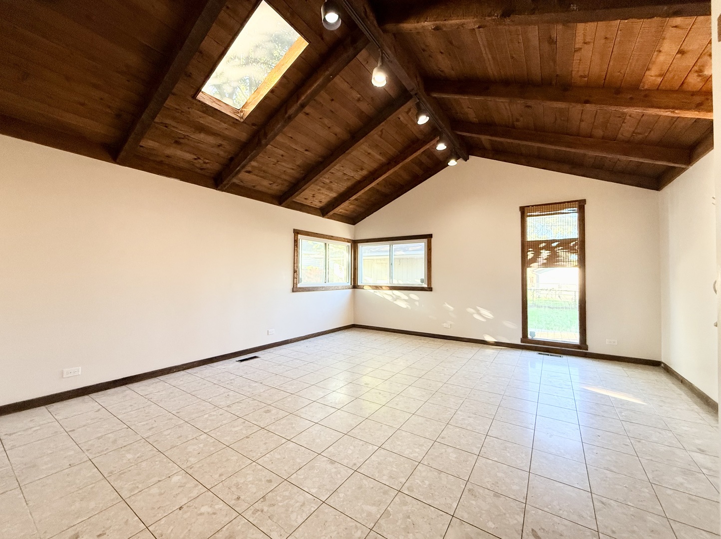 3814 W Sherwin Avenue Property Photo 13