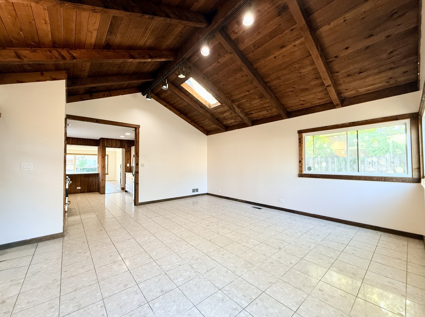 3814 W Sherwin Avenue Property Photo 14
