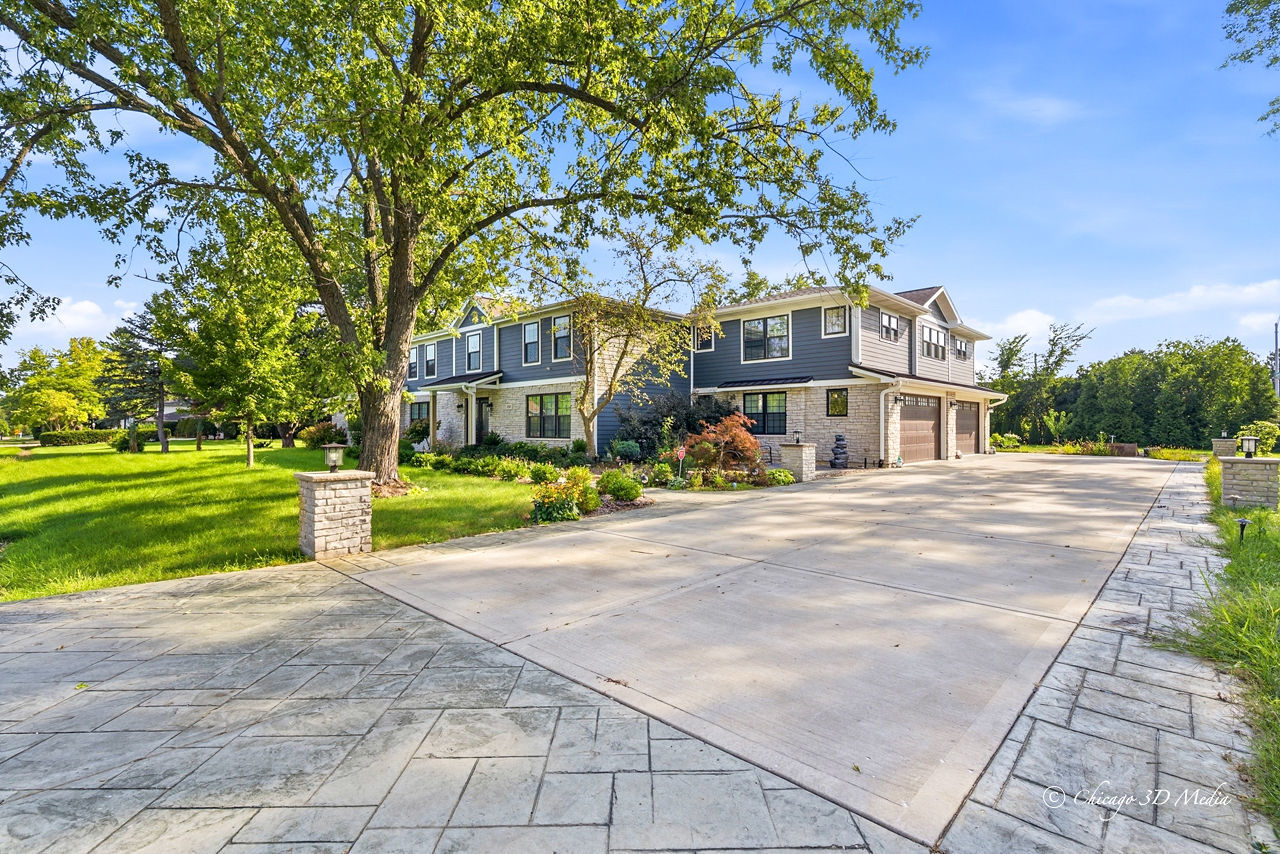 201 Rue Touraine Property Photo 3