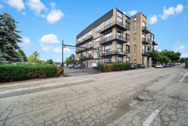 2614 N Clybourn Avenue 106 Property Photo 2