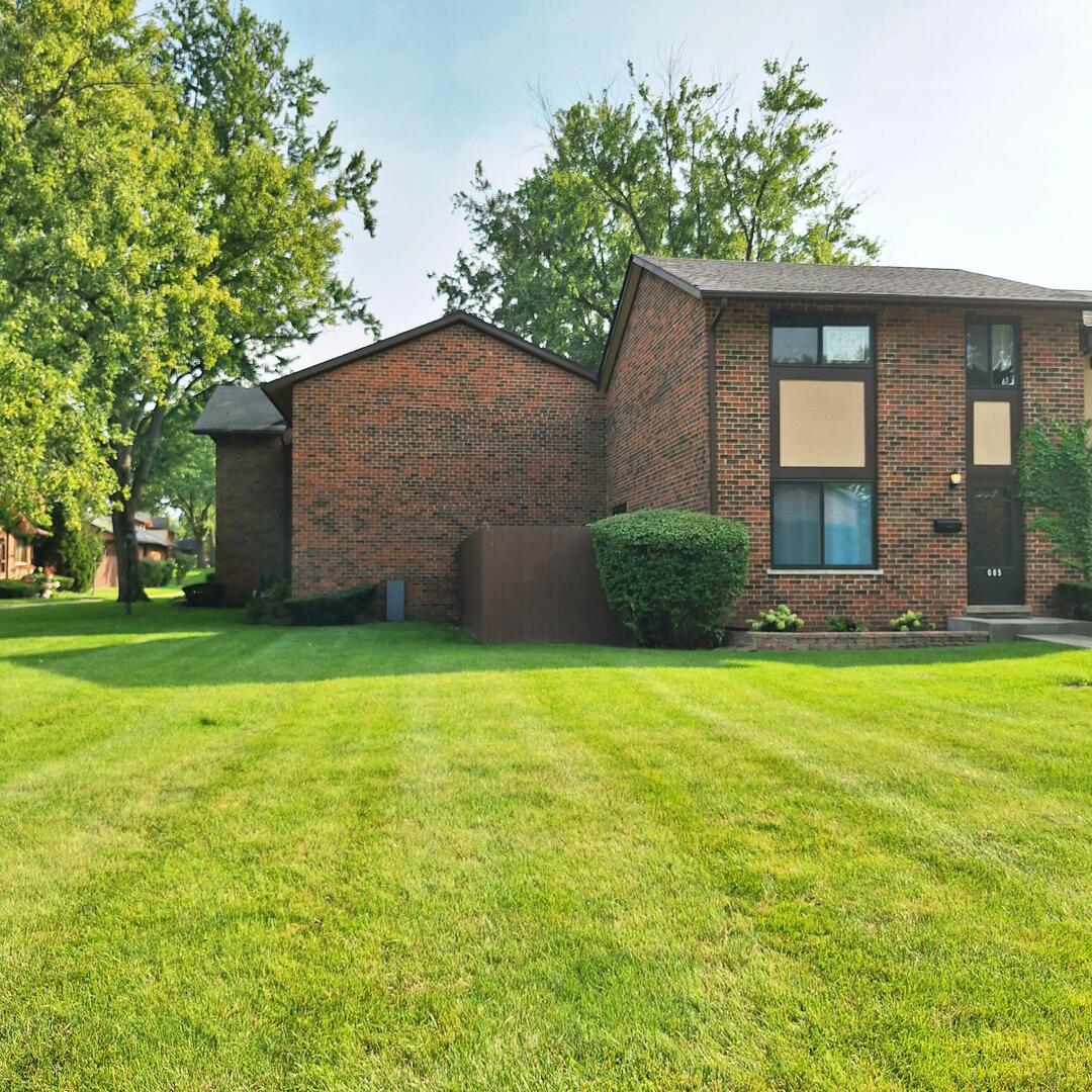 18W085 14th Street Property Photo 1