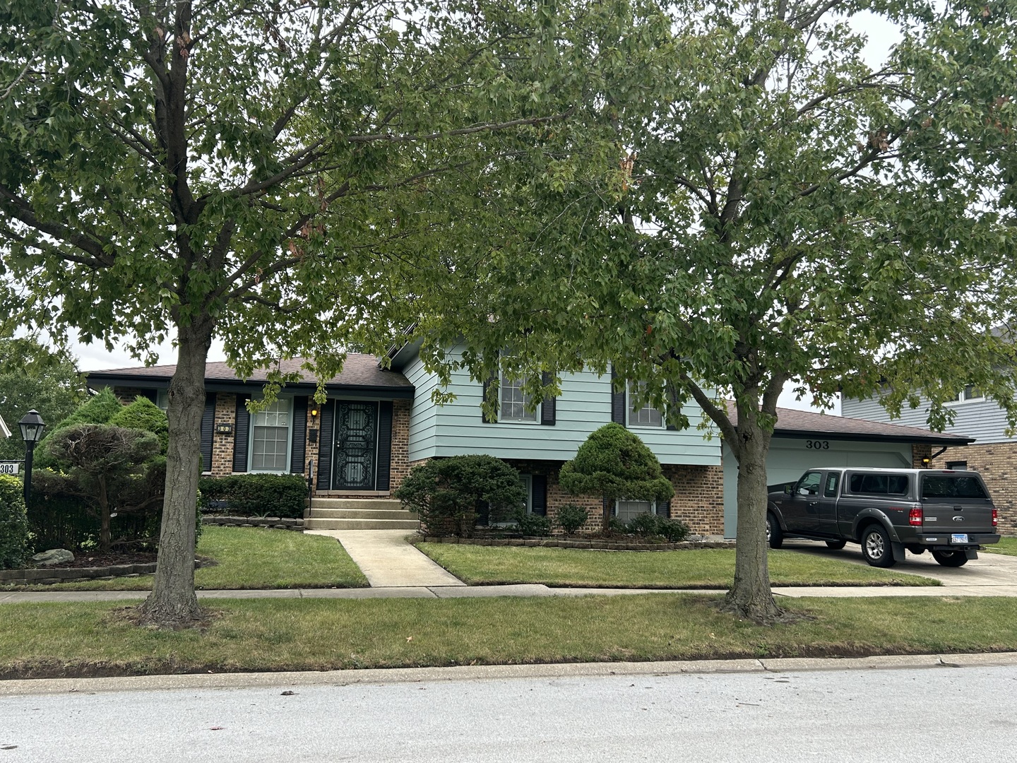 303 S University Avenue Property Photo 1