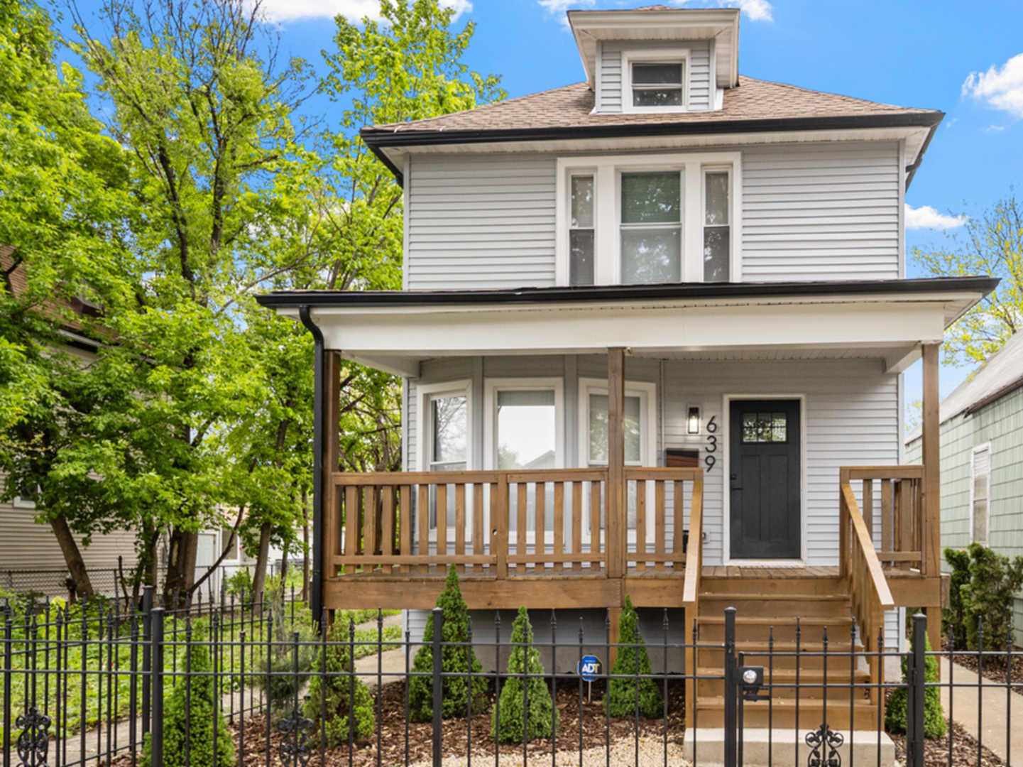 639 N Leamington Avenue Property Photo 1