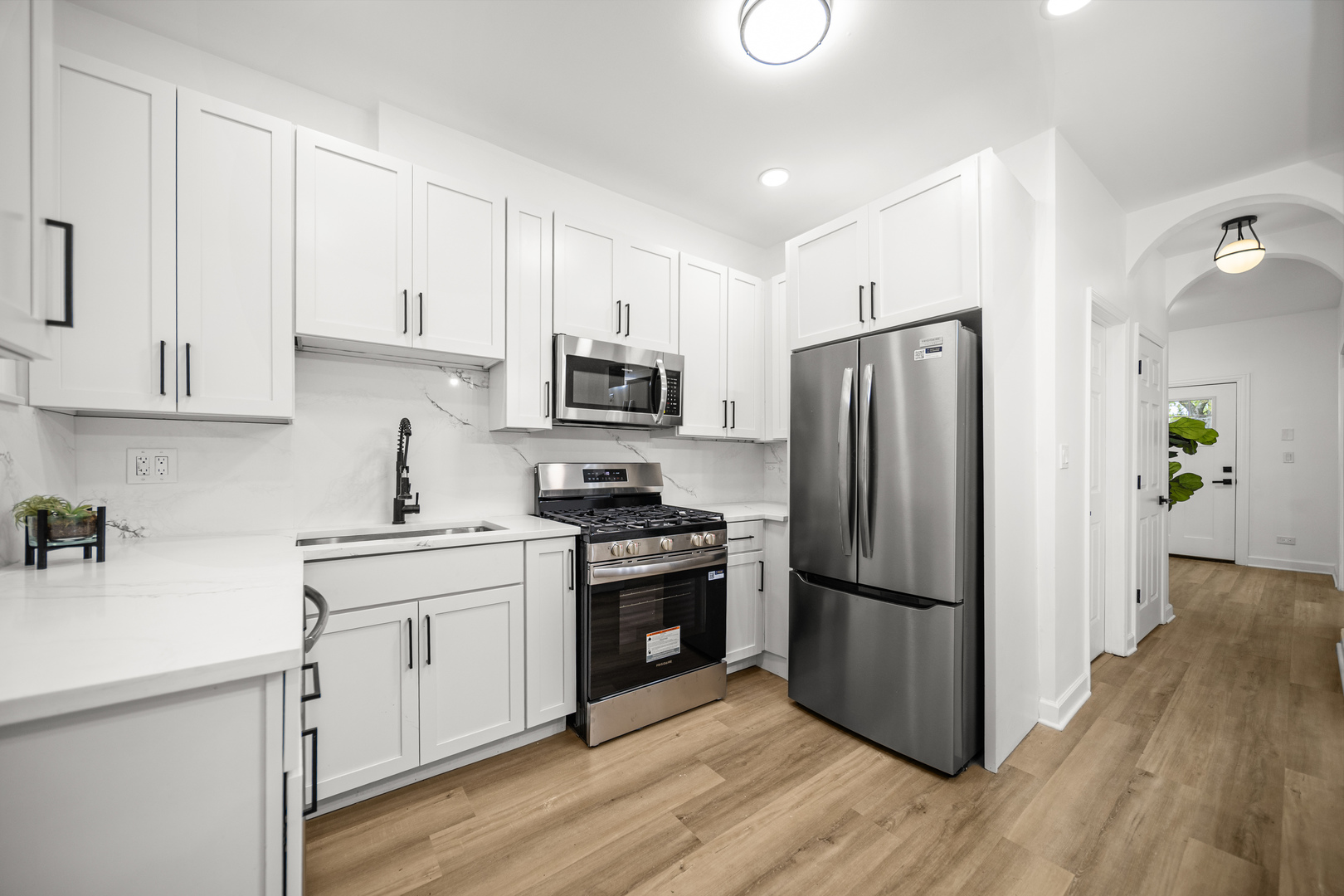 639 N Leamington Avenue Property Photo 2