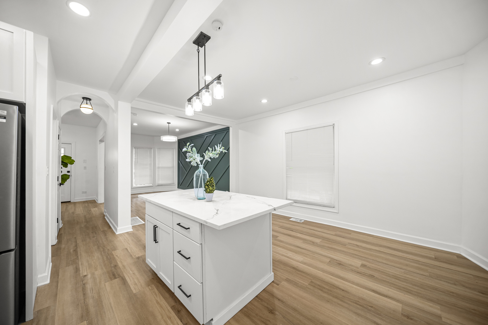 639 N Leamington Avenue Property Photo 6