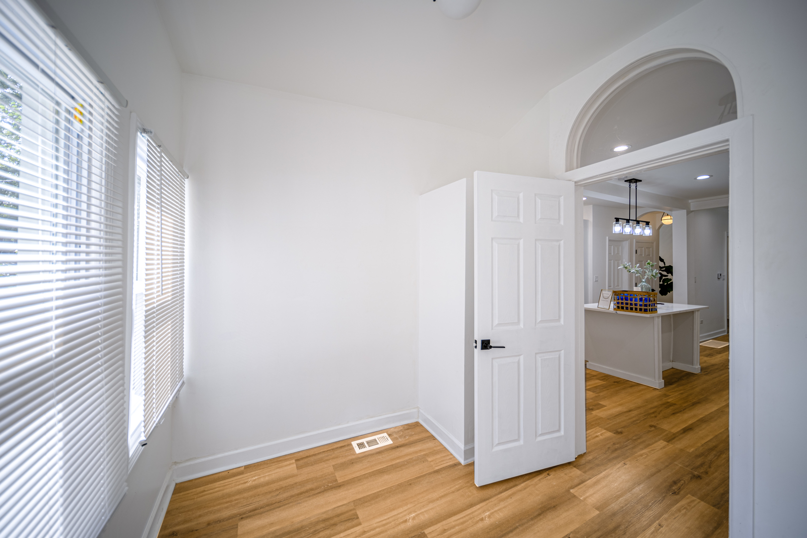 639 N Leamington Avenue Property Photo 10