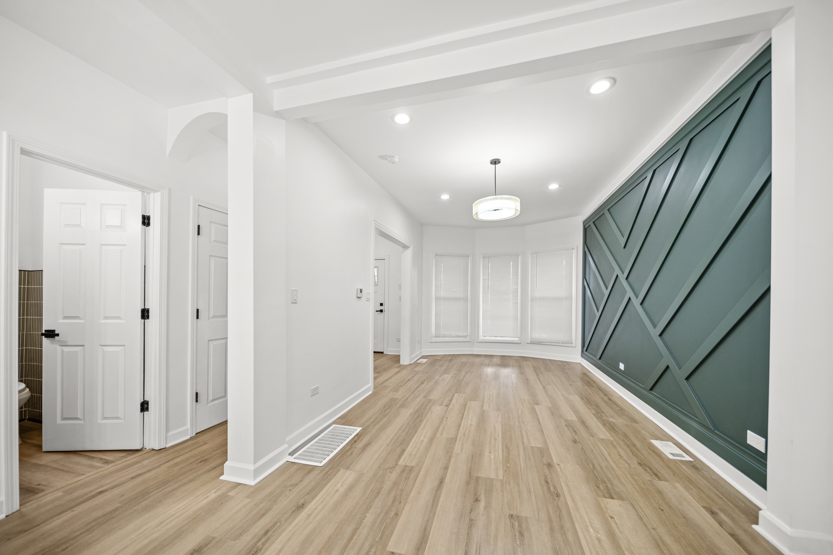 639 N Leamington Avenue Property Photo 14