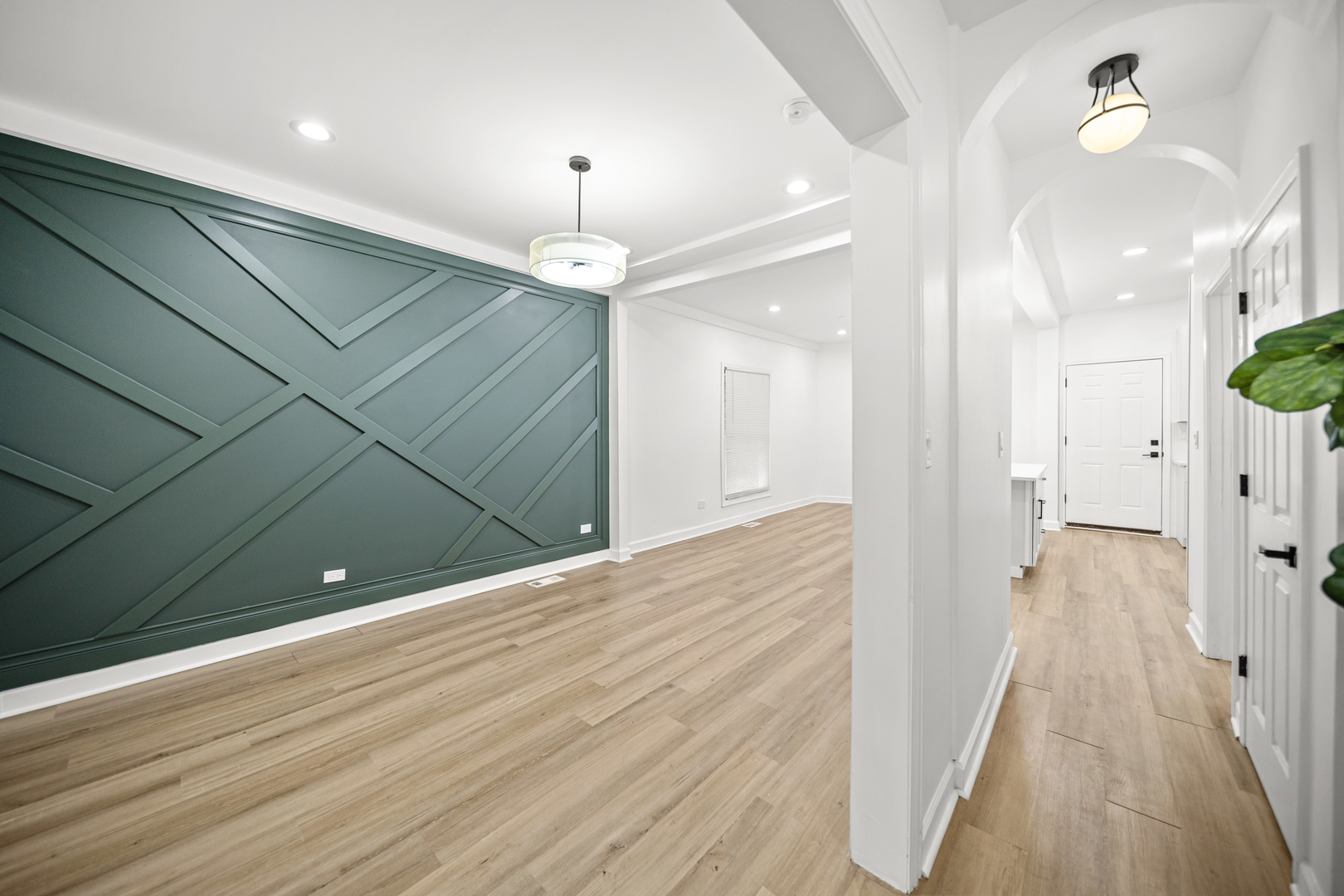 639 N Leamington Avenue Property Photo 16
