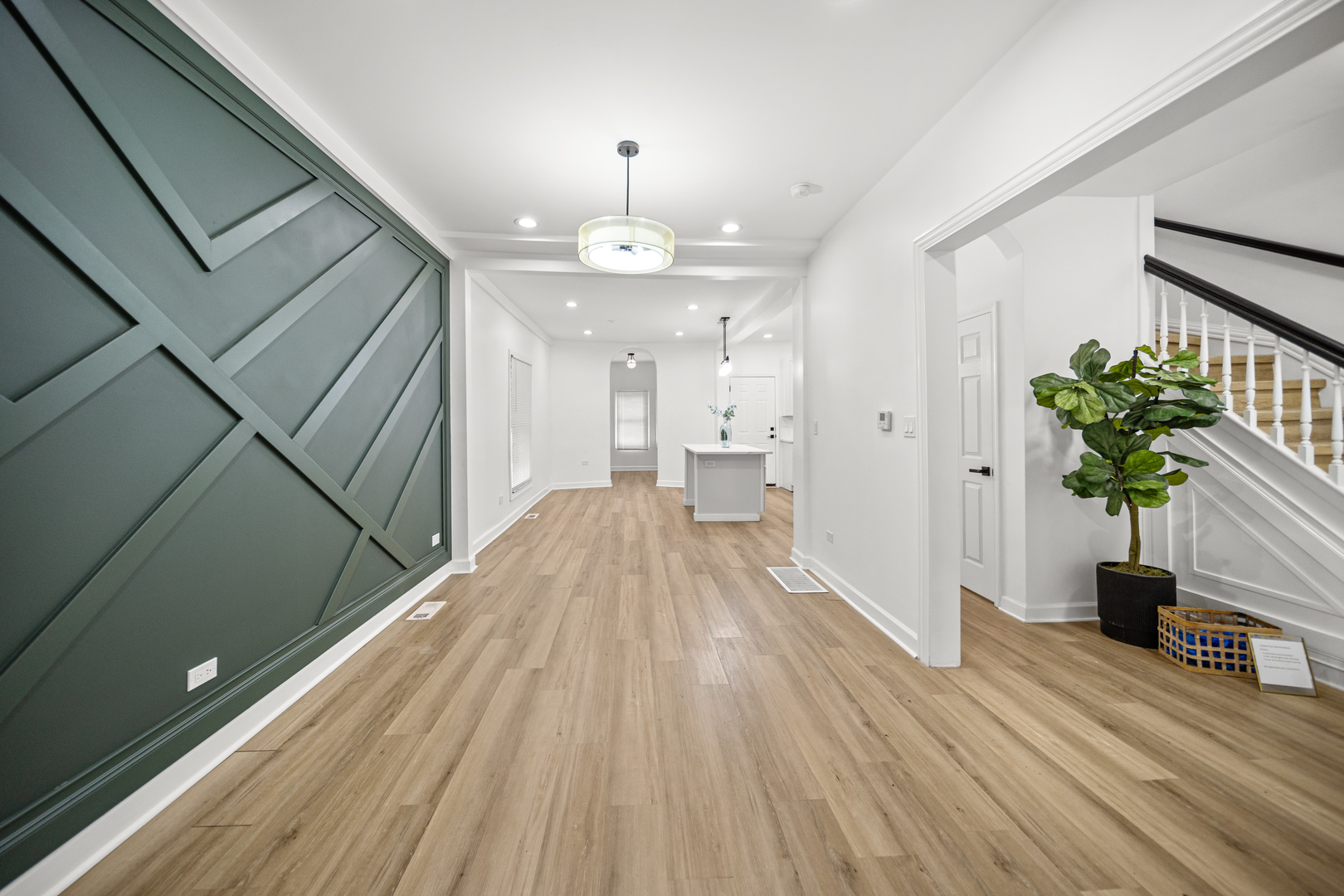 639 N Leamington Avenue Property Photo 18
