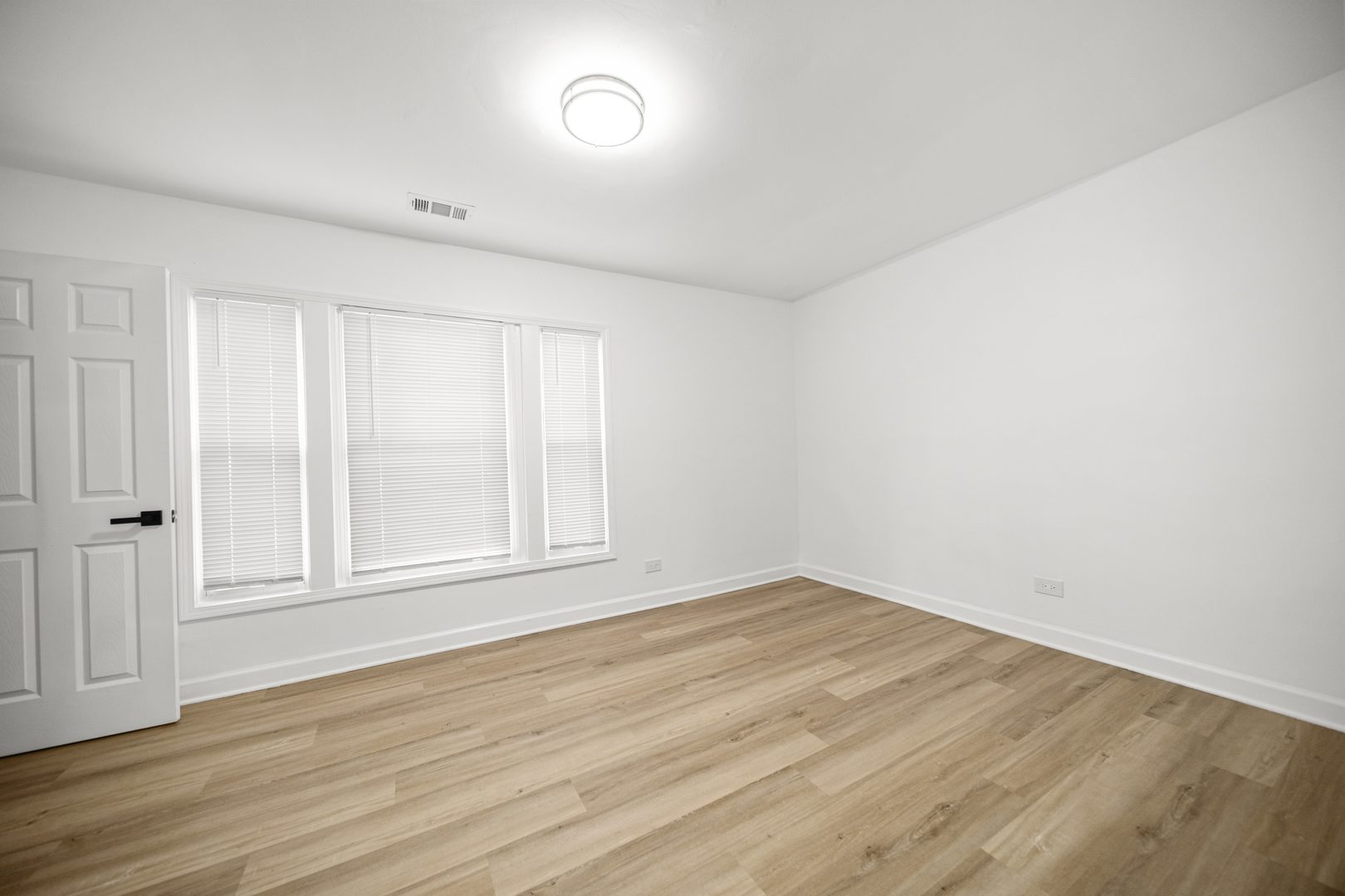 639 N Leamington Avenue Property Photo 27