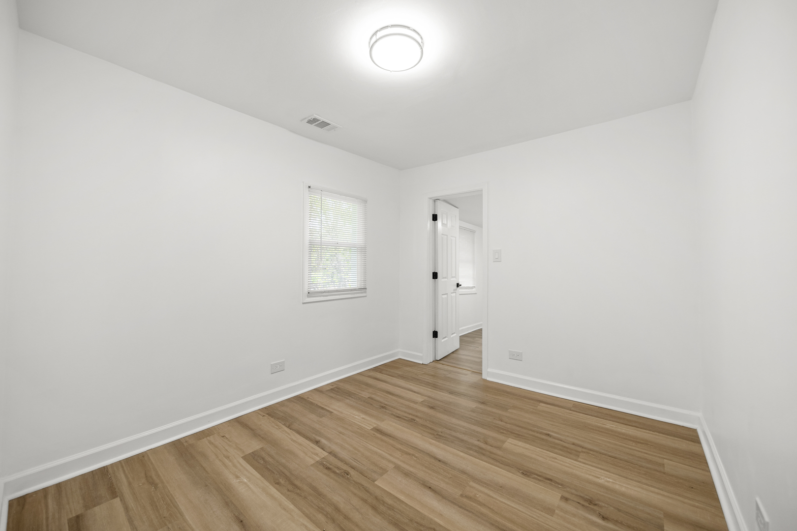 639 N Leamington Avenue Property Photo 29